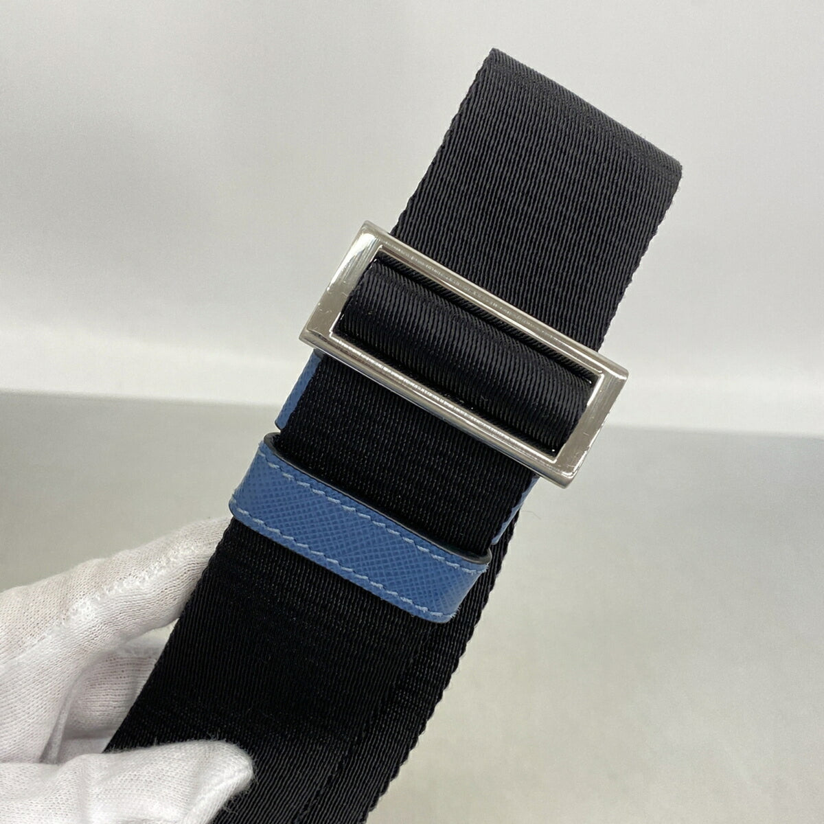 Prada Blue Leather Shoulder Bag (Pre-Owned)