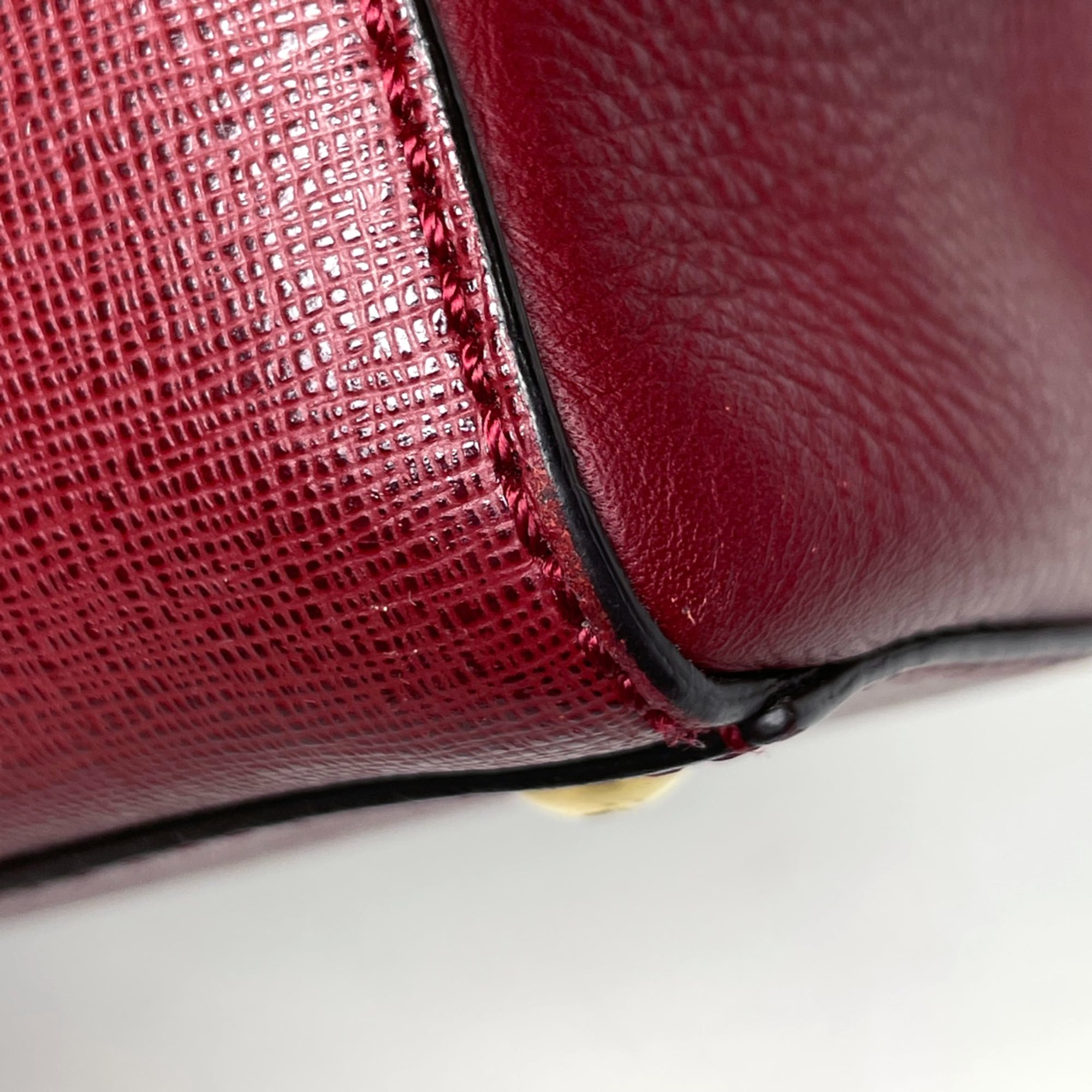 Fendi Red Color Leather Handbag (Pre-Owned)