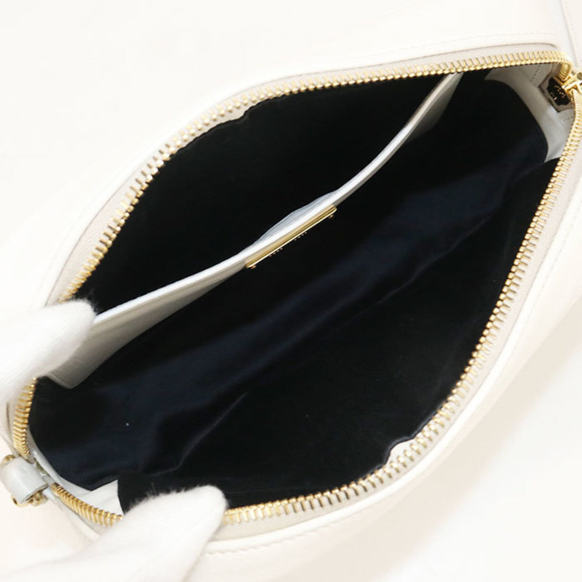 Miu Miu White Leather Shoulder Bag (Pre-Owned)