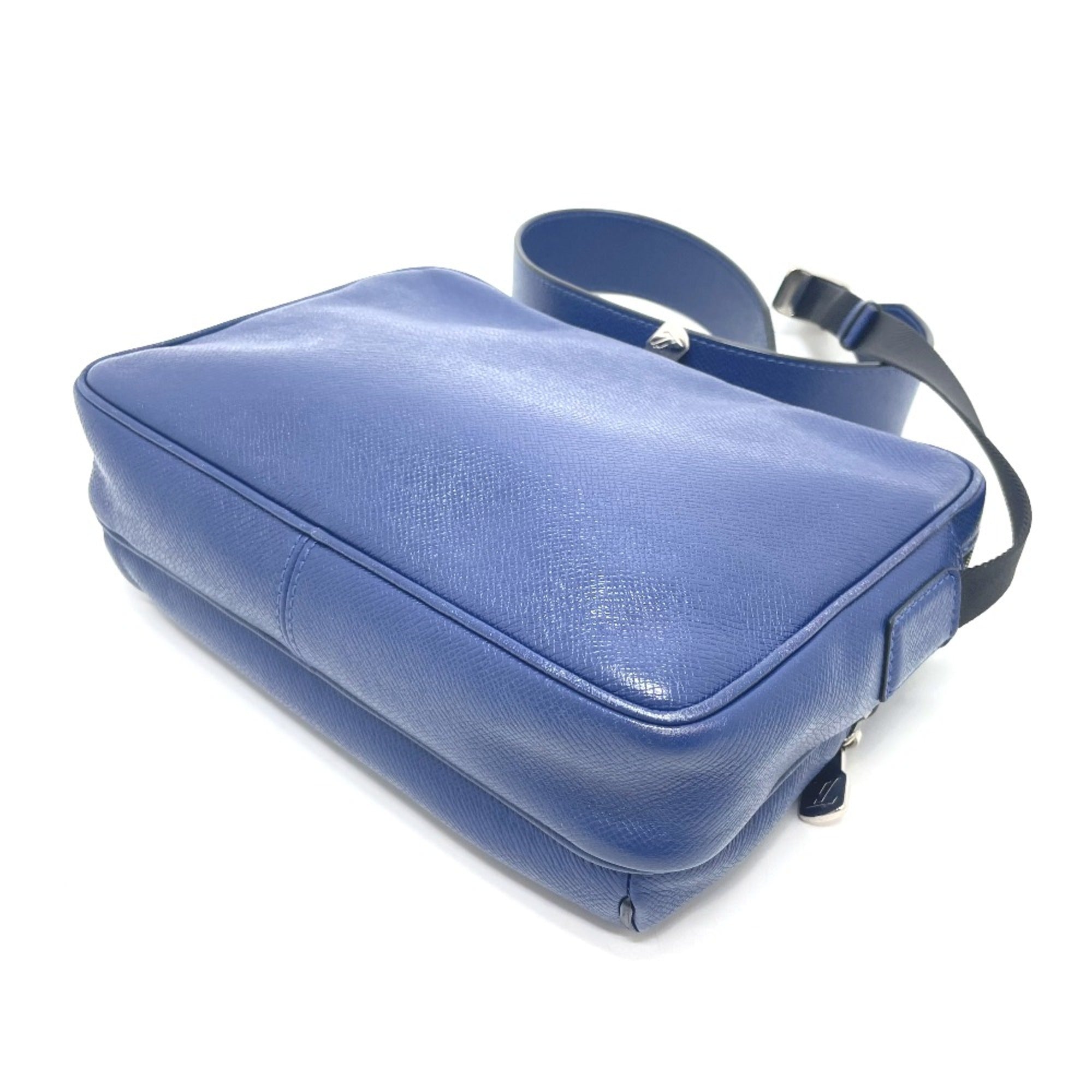 Louis Vuitton Blue Leather Shoulder Bag (Pre-Owned)