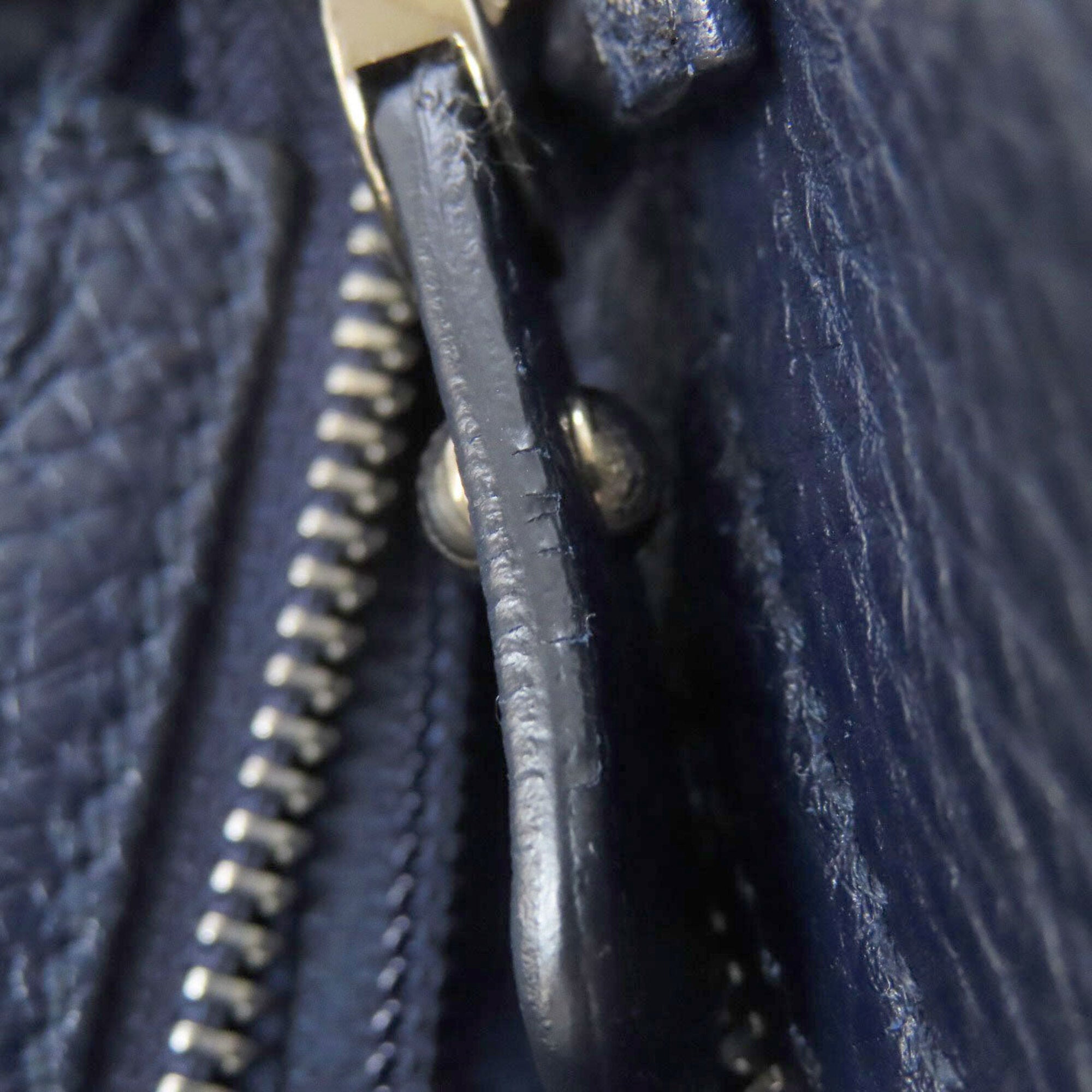 Salvatore Ferragamo Navy Leather Handbag (Pre-Owned)