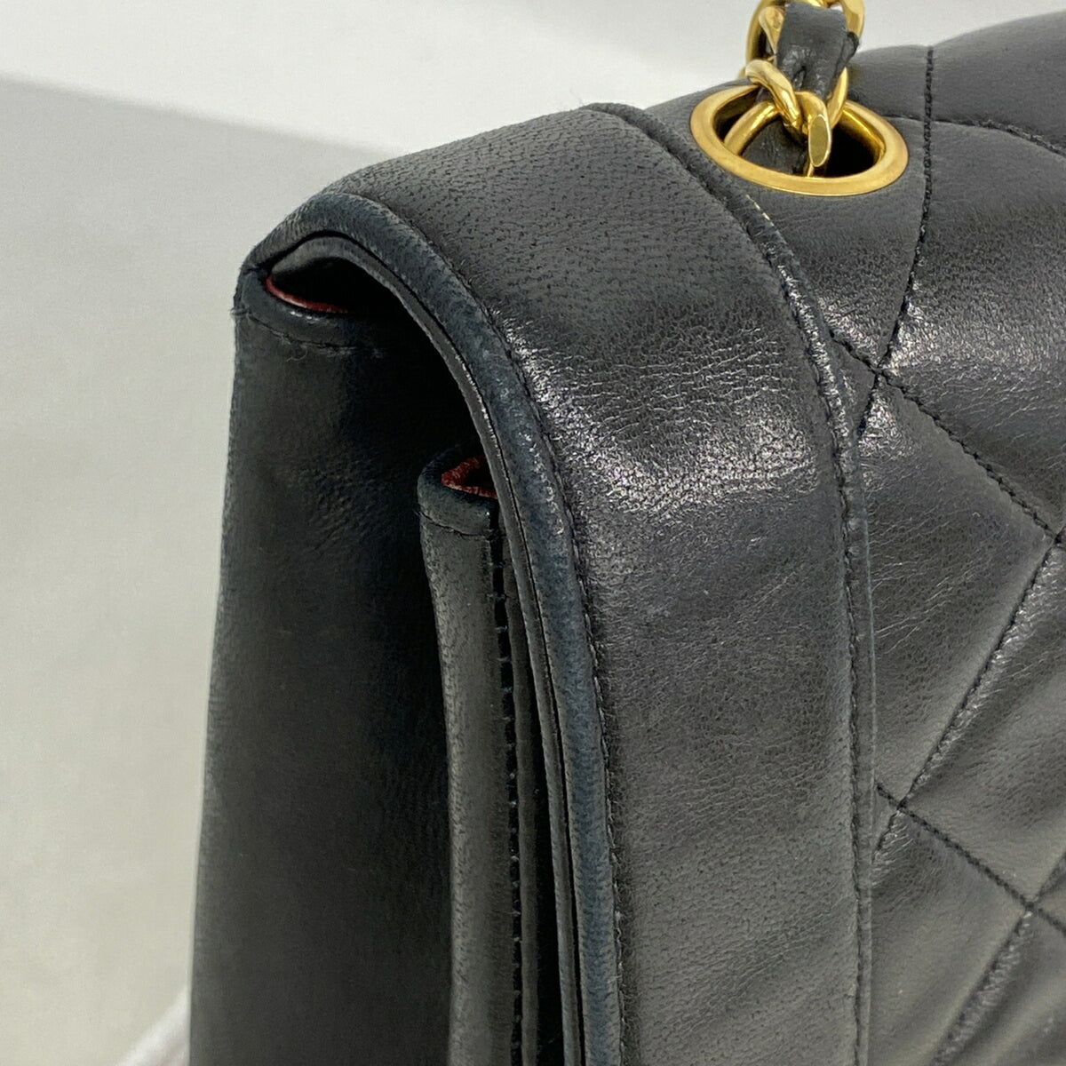 Chanel Black Leather Shoulder Bag (Pre-Owned)