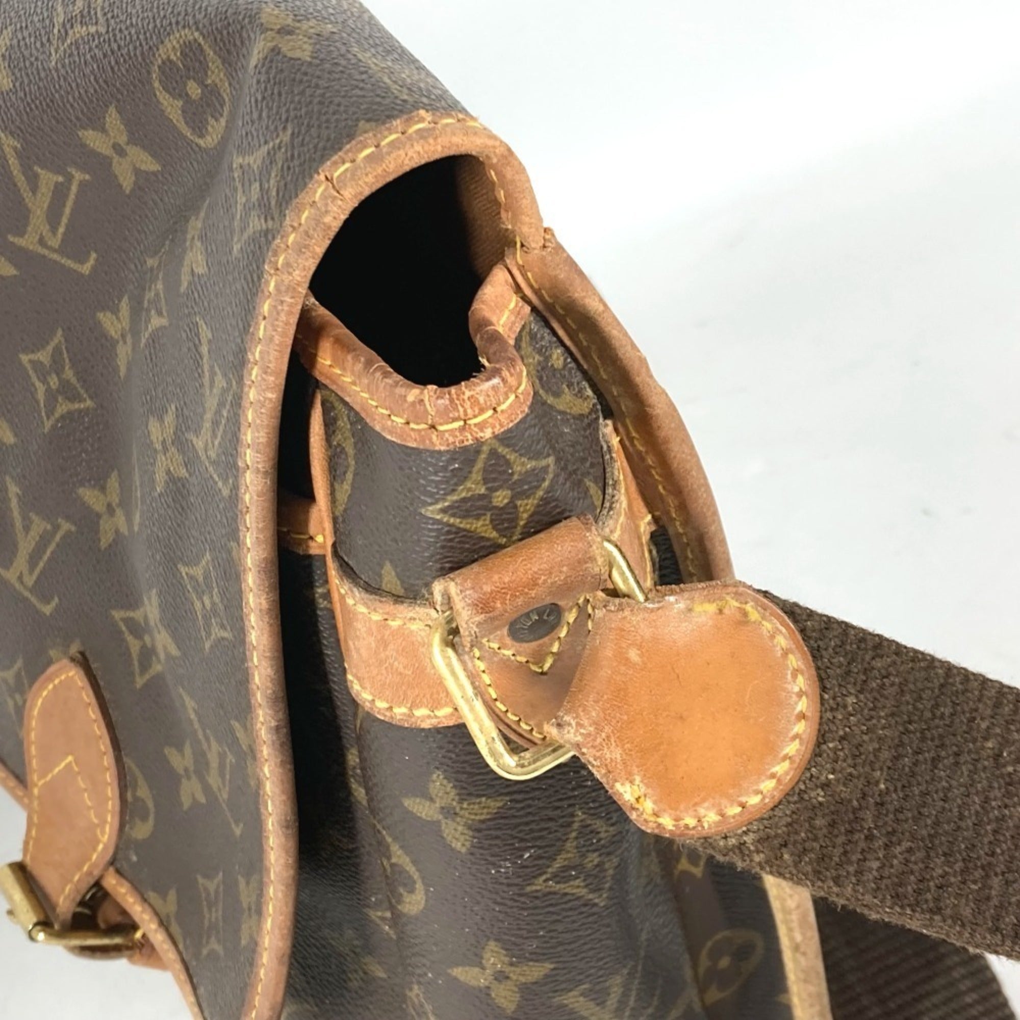 Louis Vuitton Brown Monogram Messenger Bag Shoulder Bag (Pre-Owned)