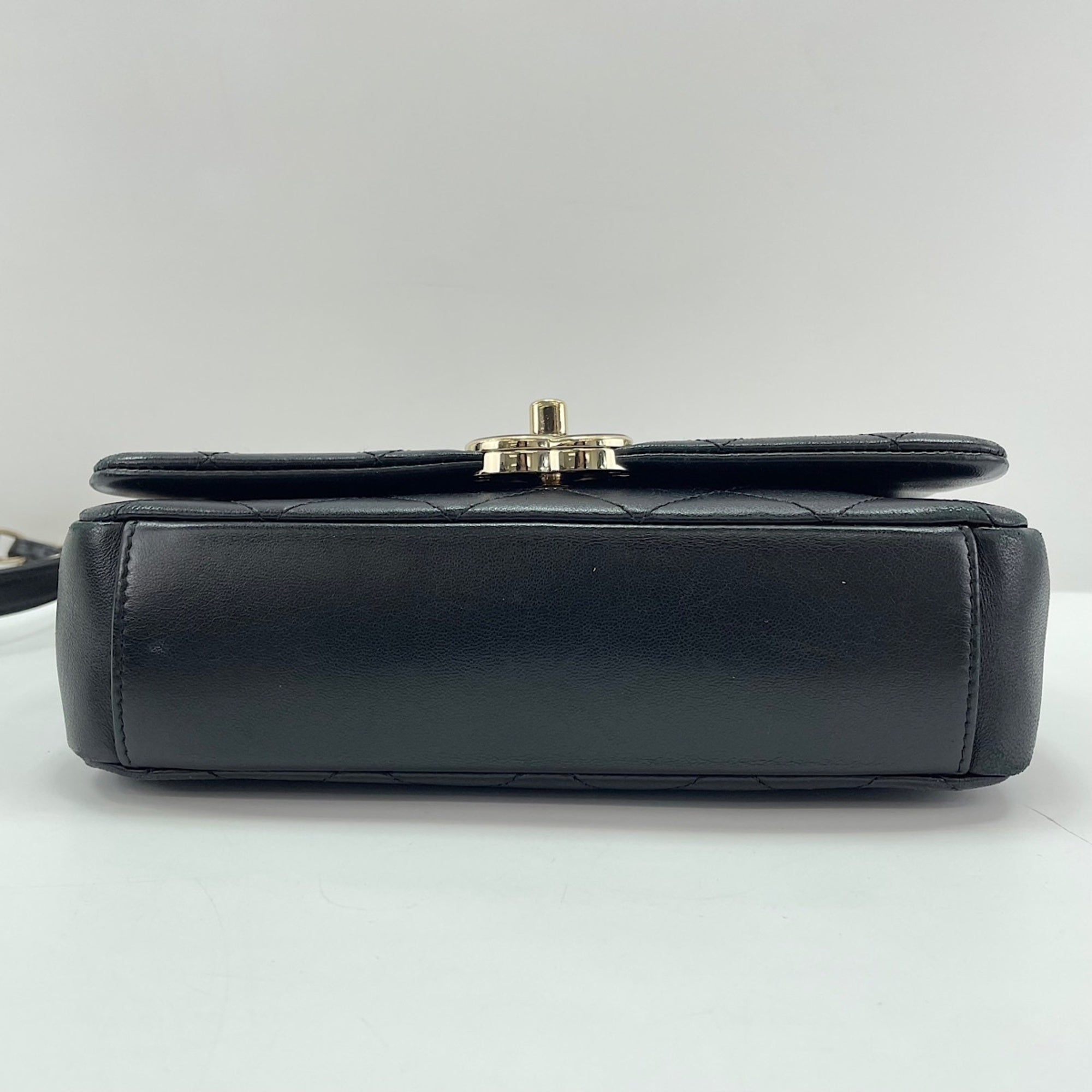 Chanel Black Shoulder Bag (Pre-Owned)