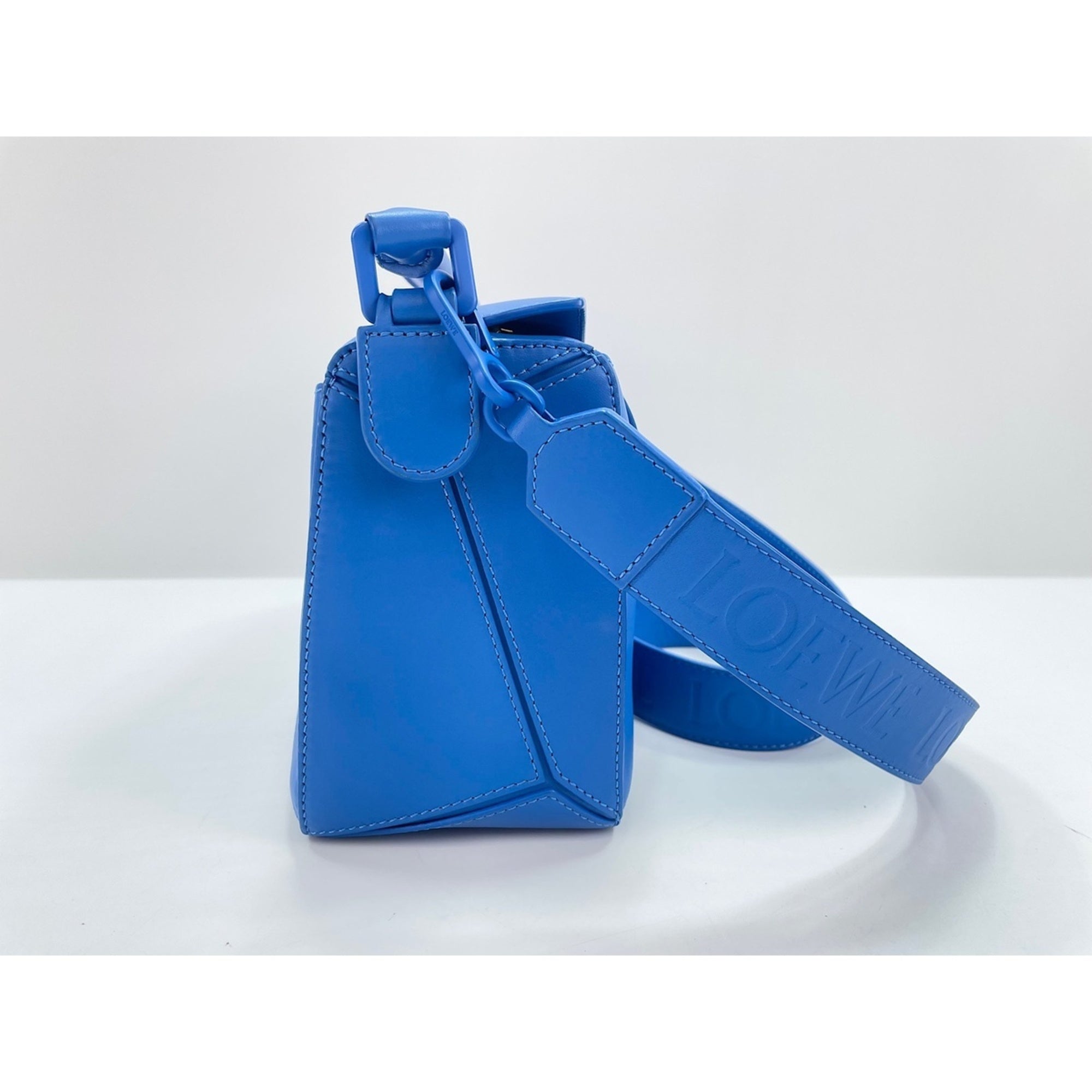 Loewe Blue Shoulder Bag (Pre-Owned)