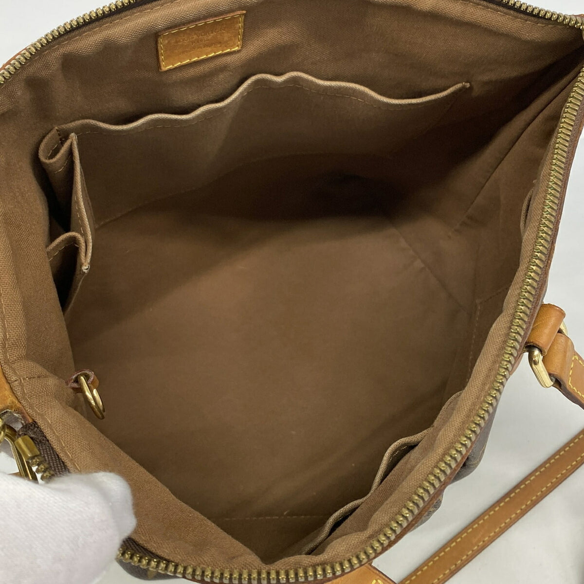Louis Vuitton Brown Handbag (Pre-Owned)