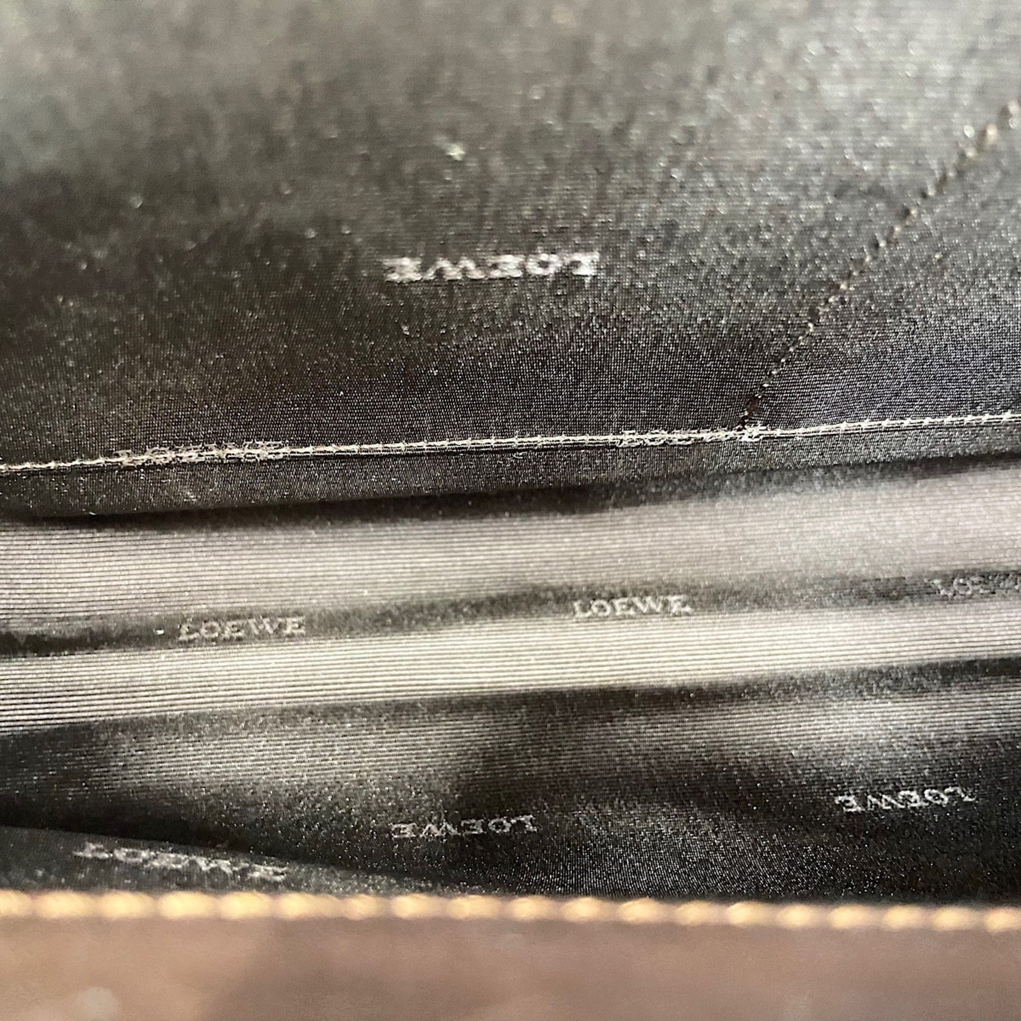 Loewe Brown Handbag (Pre-Owned)