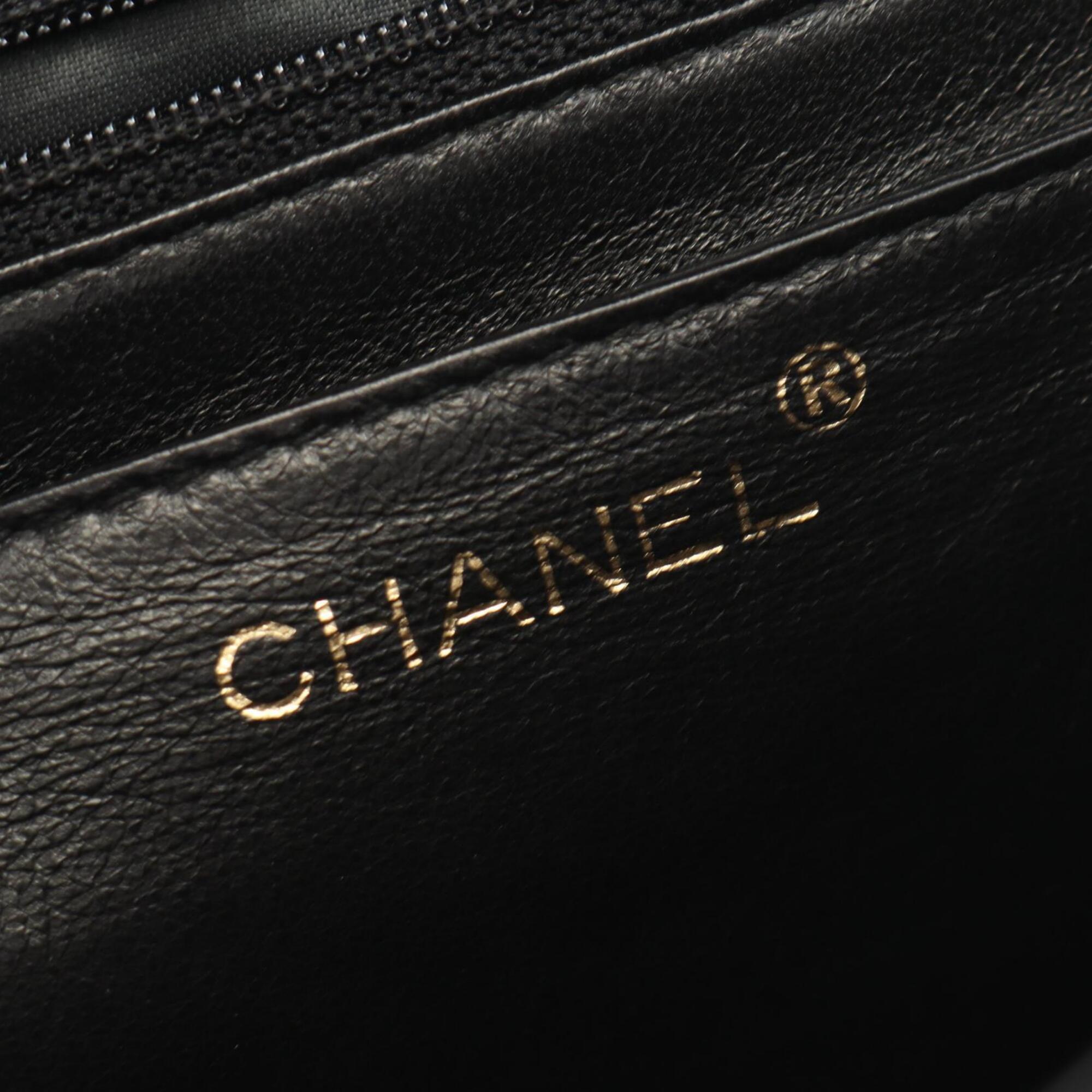 Chanel Black Grained Calfskin Handbag (Pre-Owned)