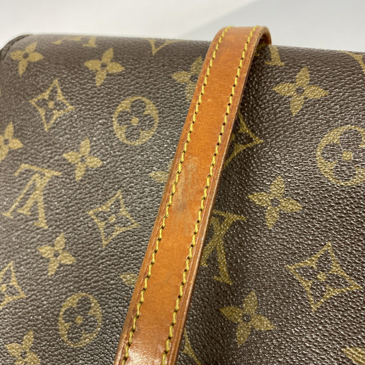 Louis Vuitton Brown Shoulder Bag (Pre-Owned)