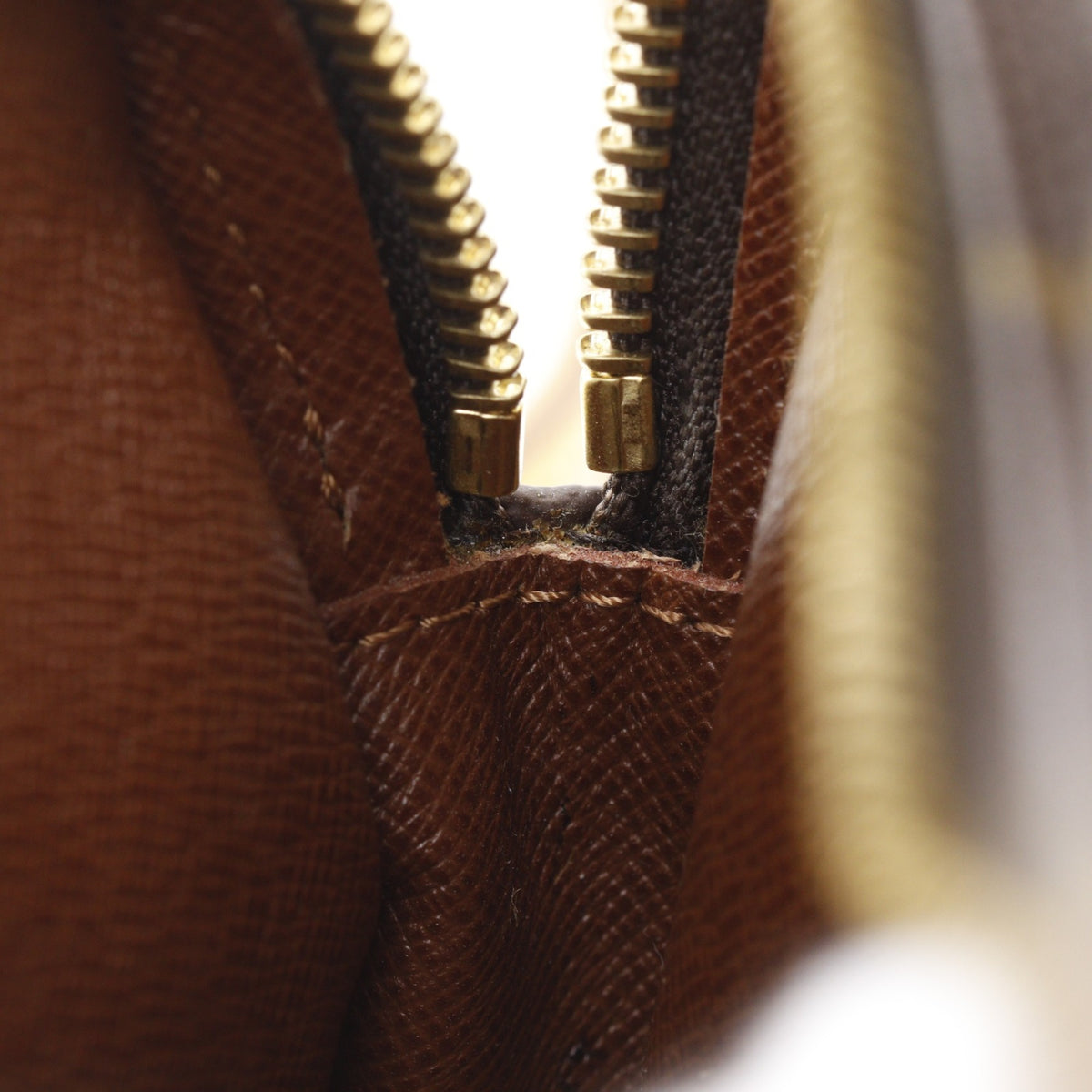 Louis Vuitton Brown Monogram Monogram Shoulder Bag (Pre-Owned)