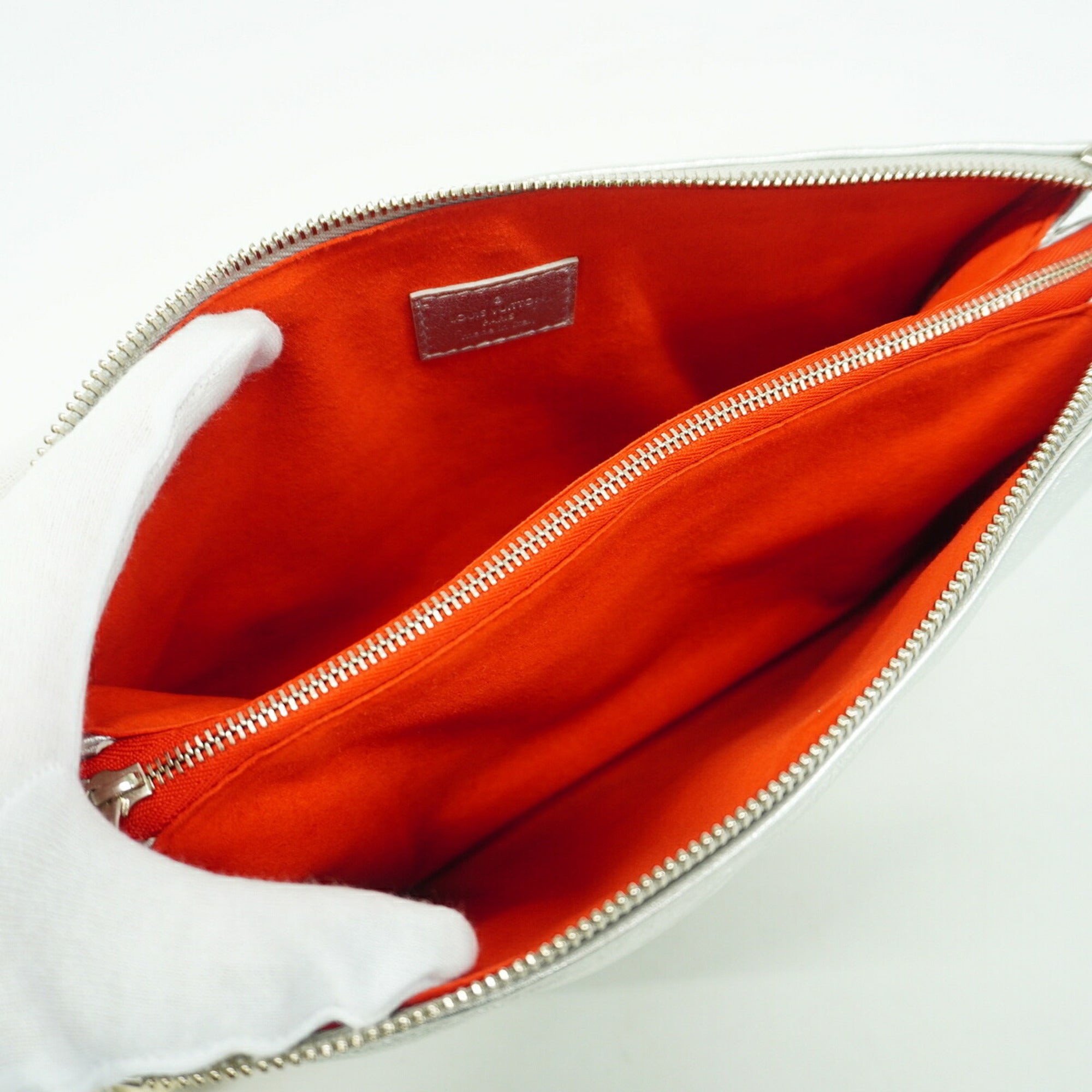 Louis Vuitton Silver Handbag (Pre-Owned)