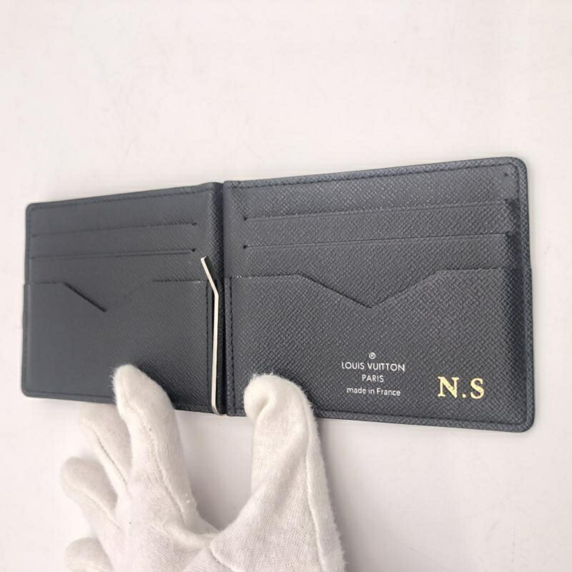 Louis Vuitton Black Taiga Leather Card Wallet (Pre-Owned)
