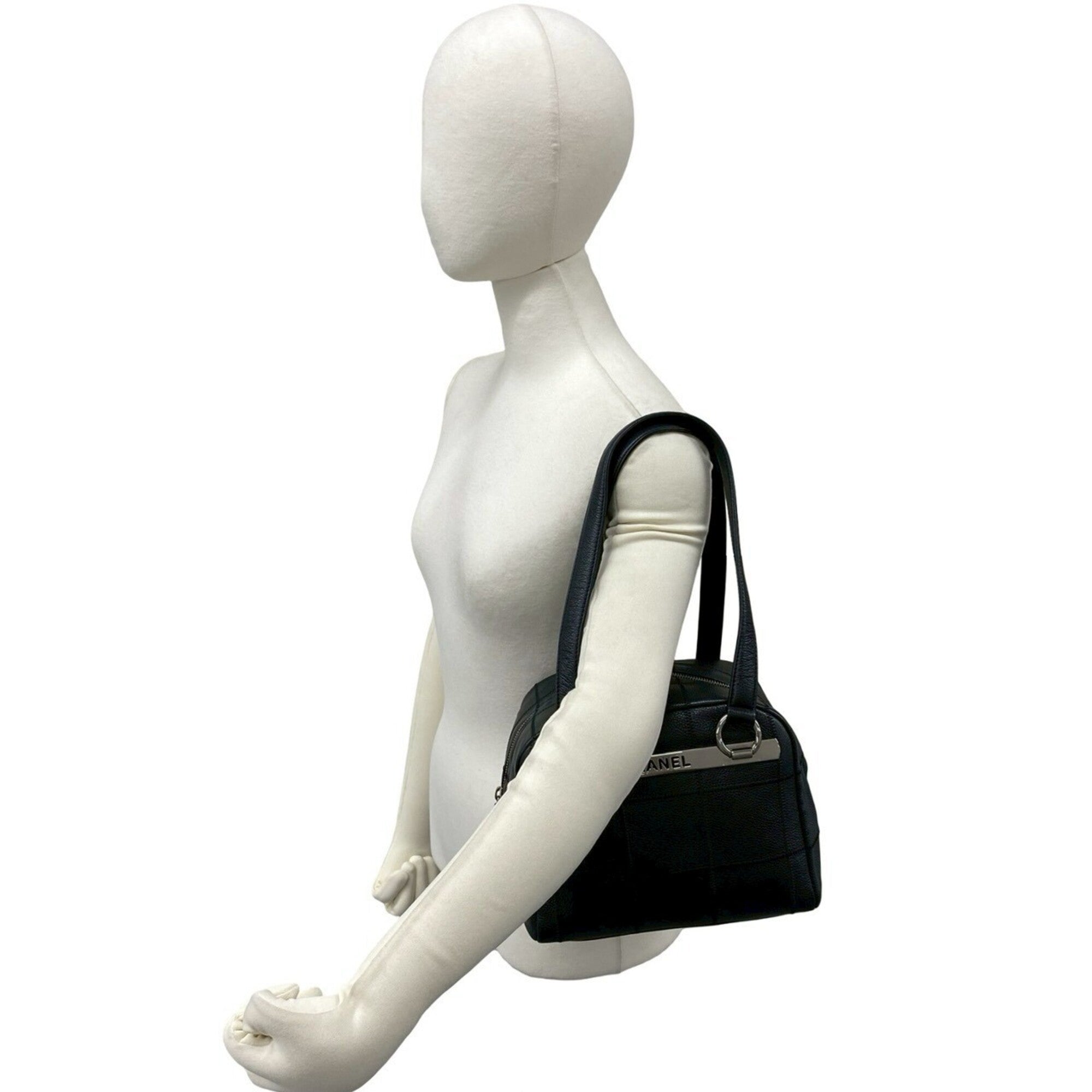 Chanel Black Grained Calfskin Handbag Shoulder Bag (Pre-Owned)