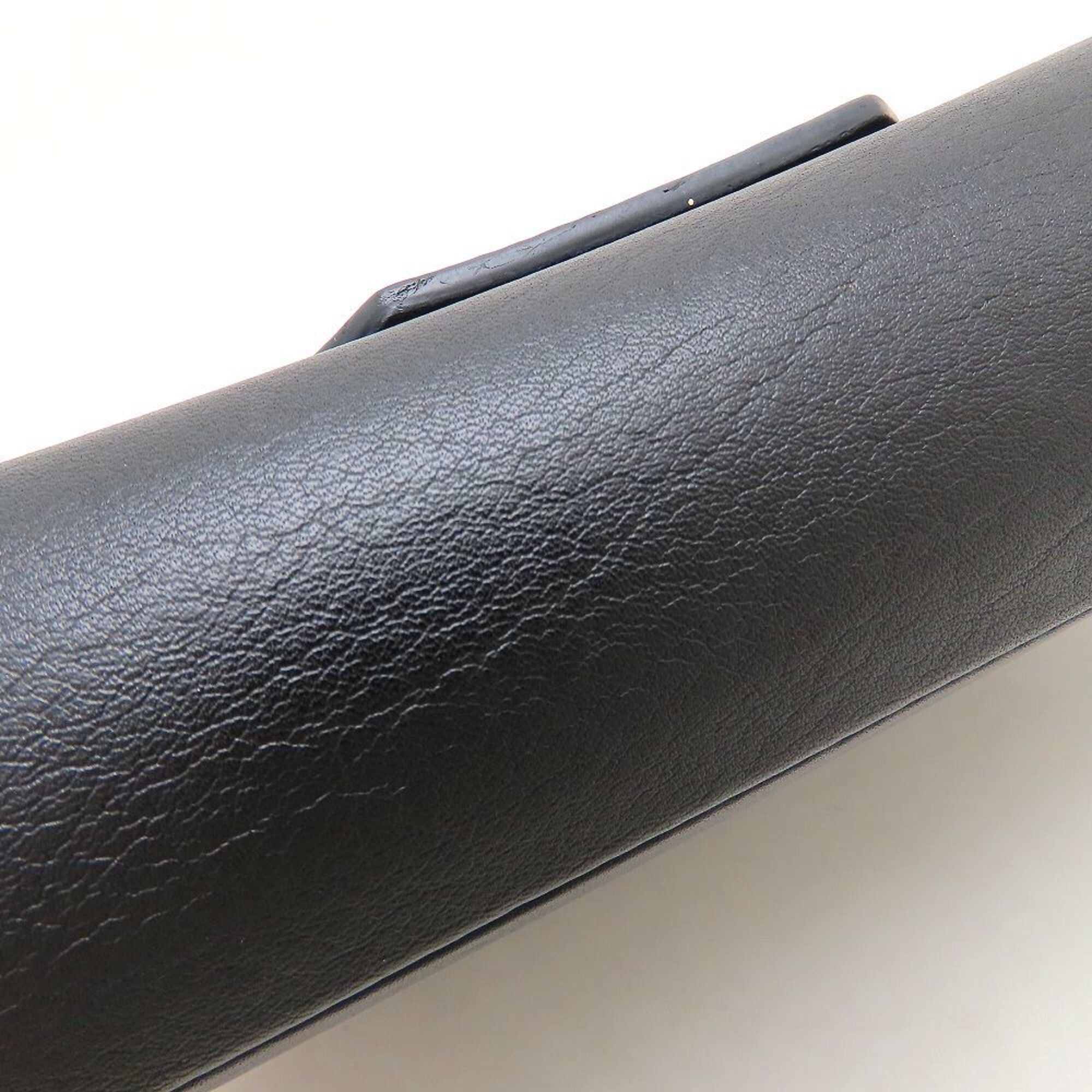 Louis Vuitton Black Leather Shoulder Bag (Pre-Owned)