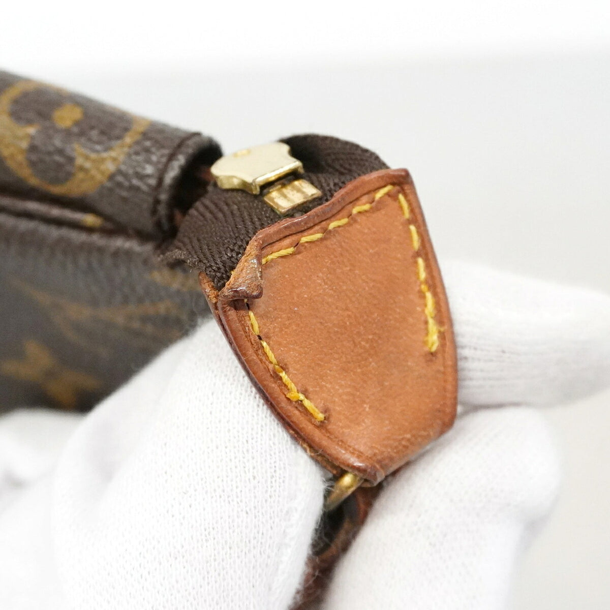 Louis Vuitton Brown Pouch (Pre-Owned)