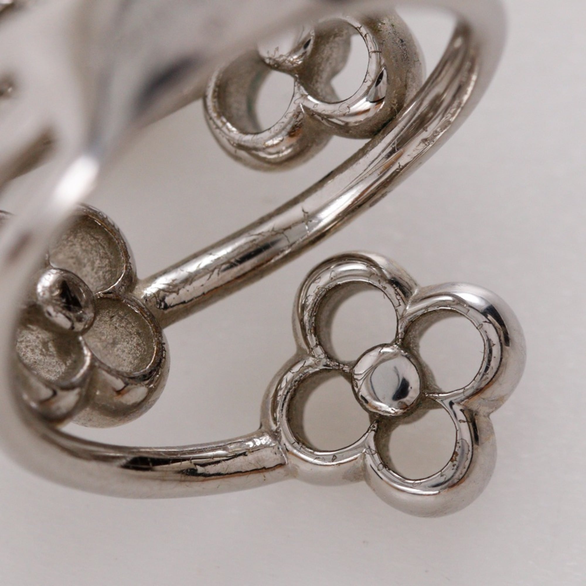 Louis Vuitton Silver Metal Band Ring (Pre-Owned)