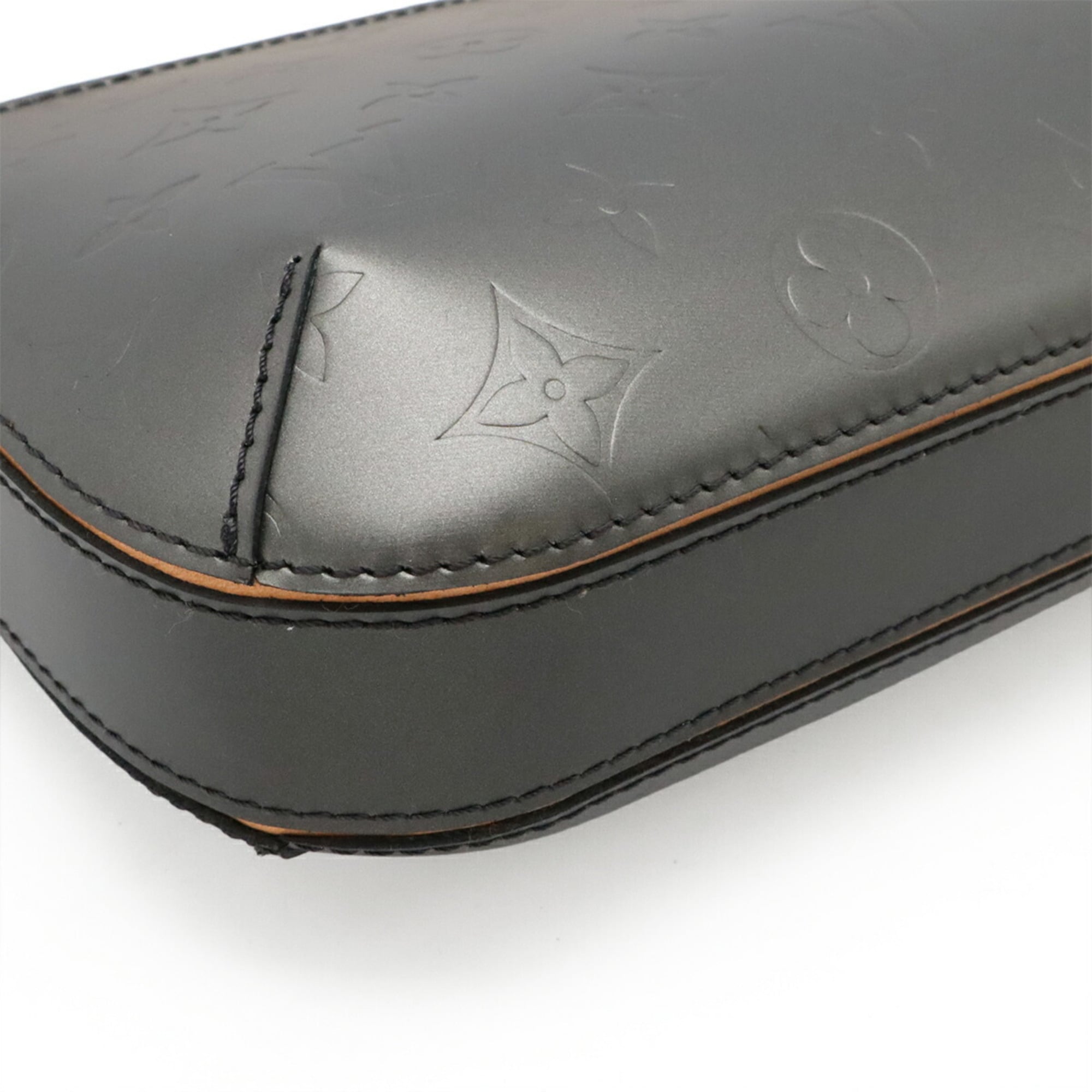 Louis Vuitton Noir Leather Handbag Shoulder Bag (Pre-Owned)