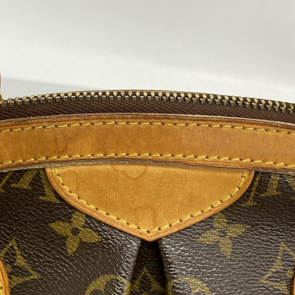 Louis Vuitton Brown Handbag (Pre-Owned)