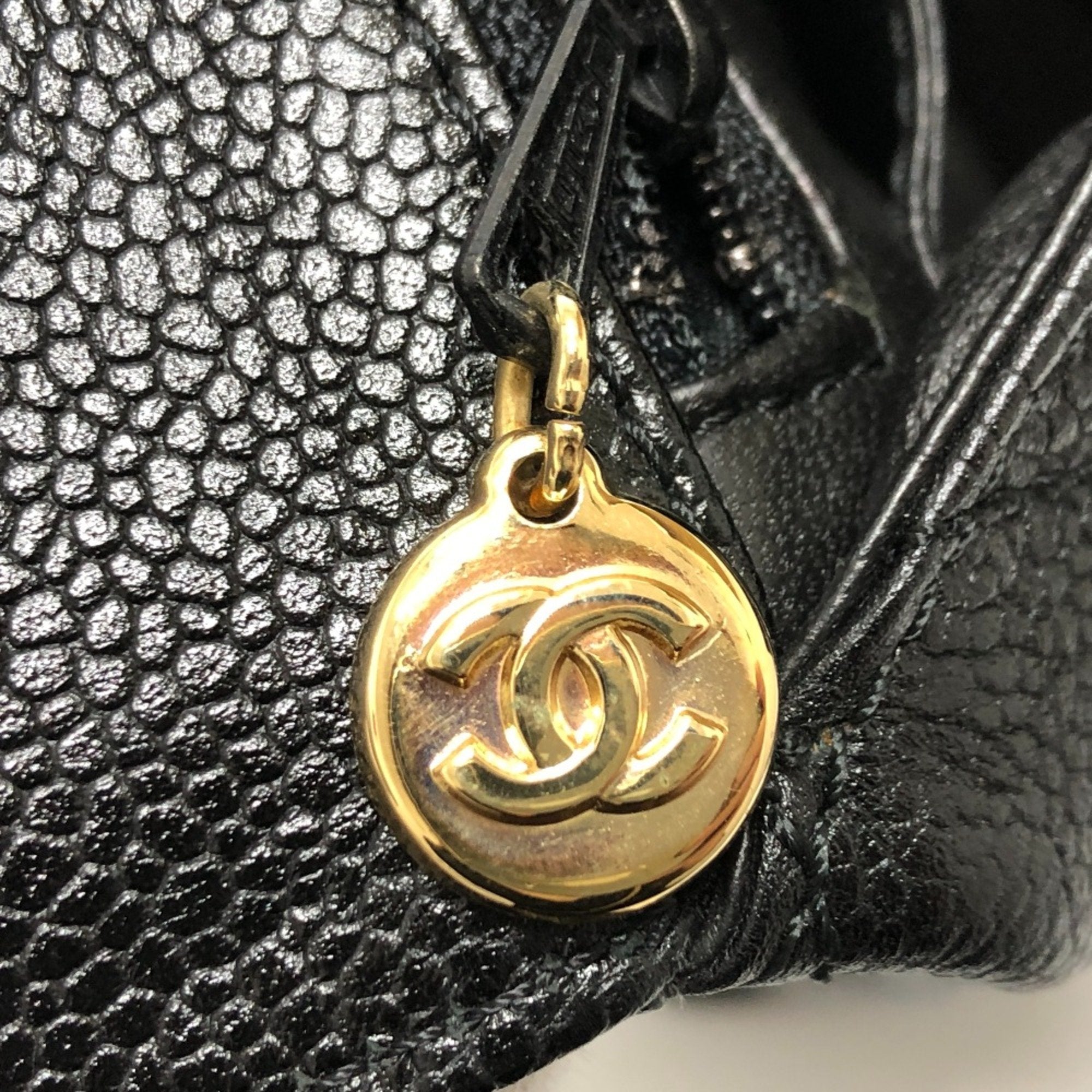 Chanel Black Leather Handbag (Pre-Owned)