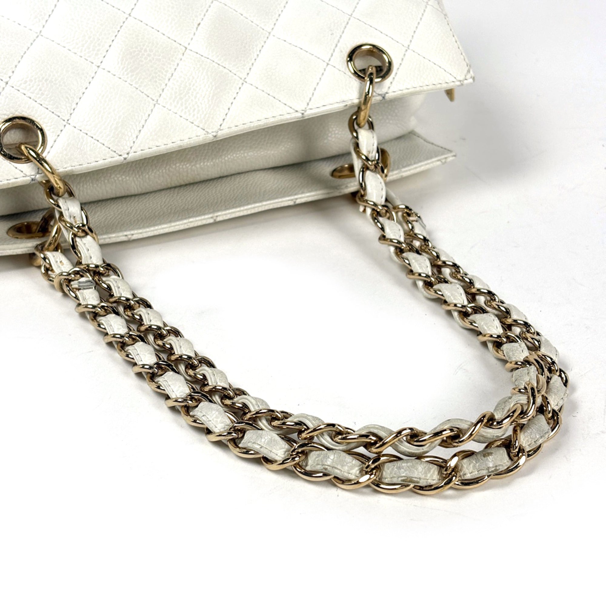 Chanel Matelasse White Grained Calfskin Shoulder Bag Tote Bag (Pre-Owned)