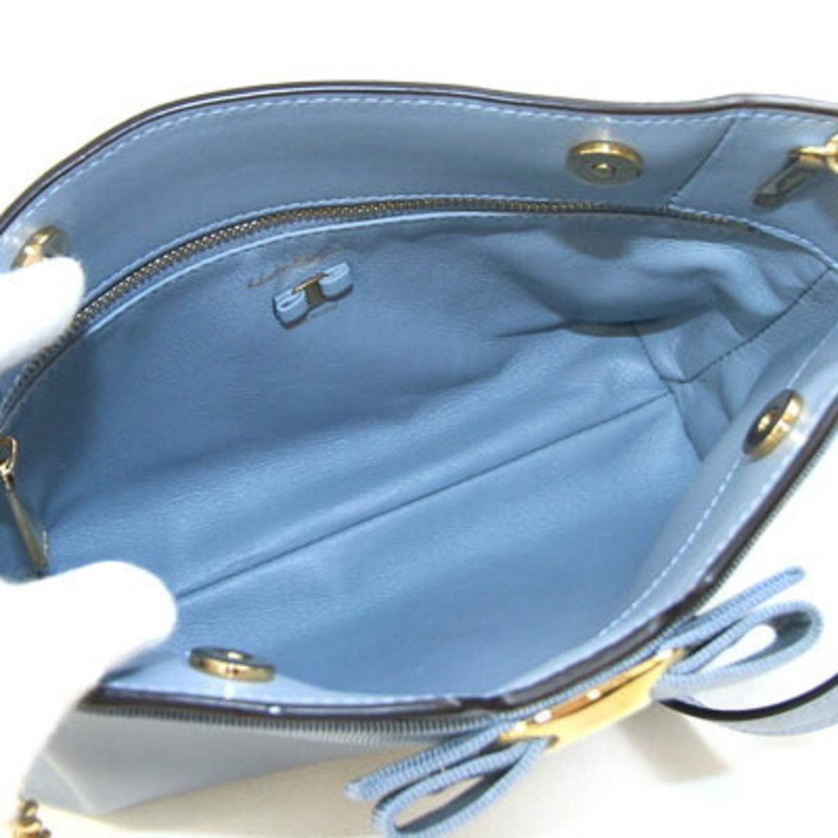 Salvatore Ferragamo Vara Light Blue Leather Shoulder Bag (Pre-Owned)