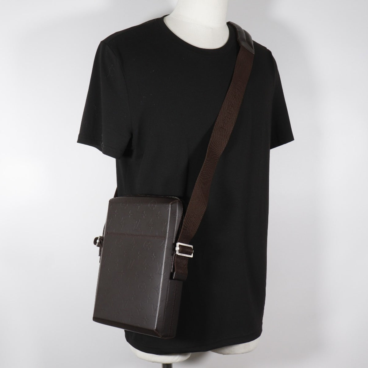 Louis Vuitton Brown Leather Shoulder Bag (Pre-Owned)