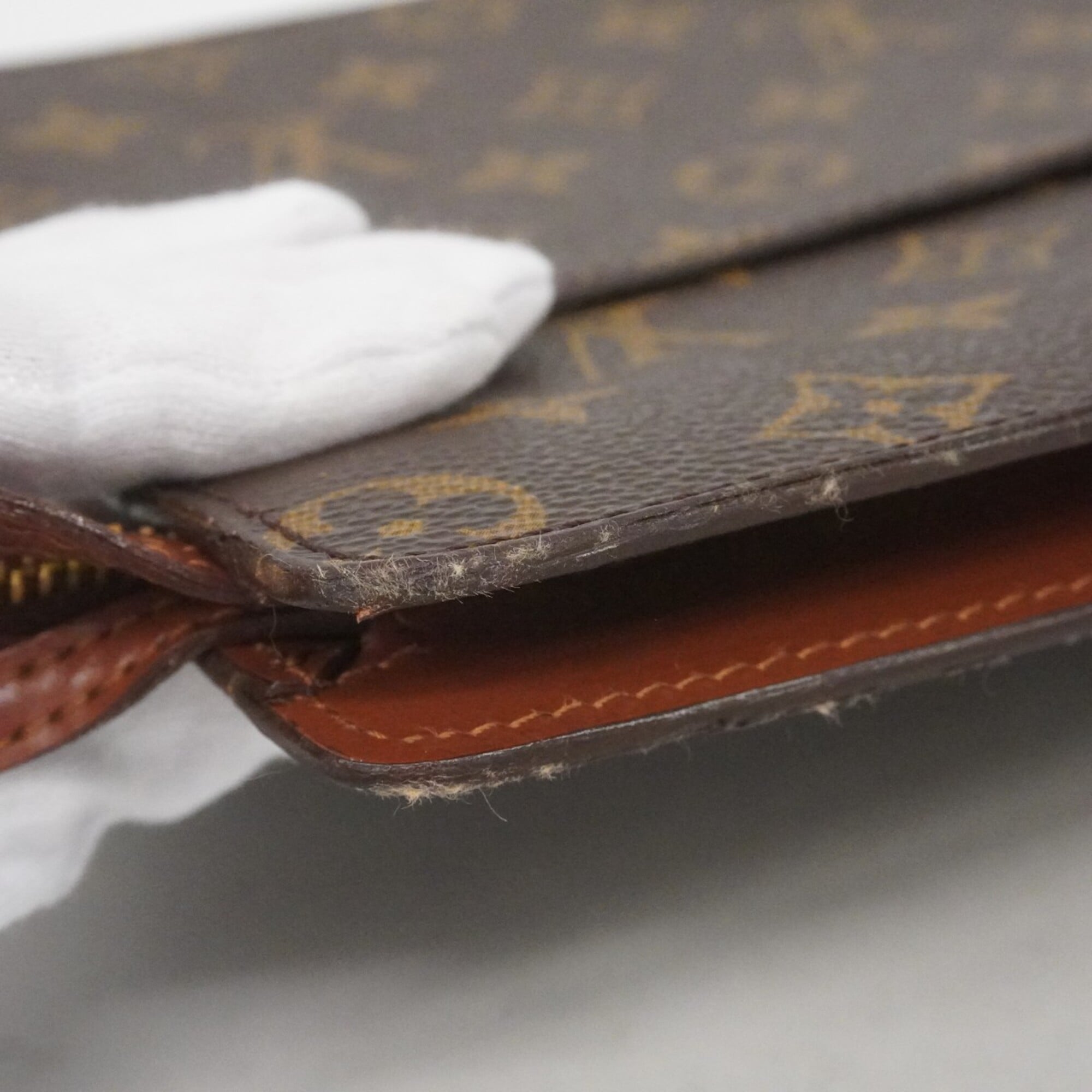 Louis Vuitton Brown Clutch Bag (Pre-Owned)
