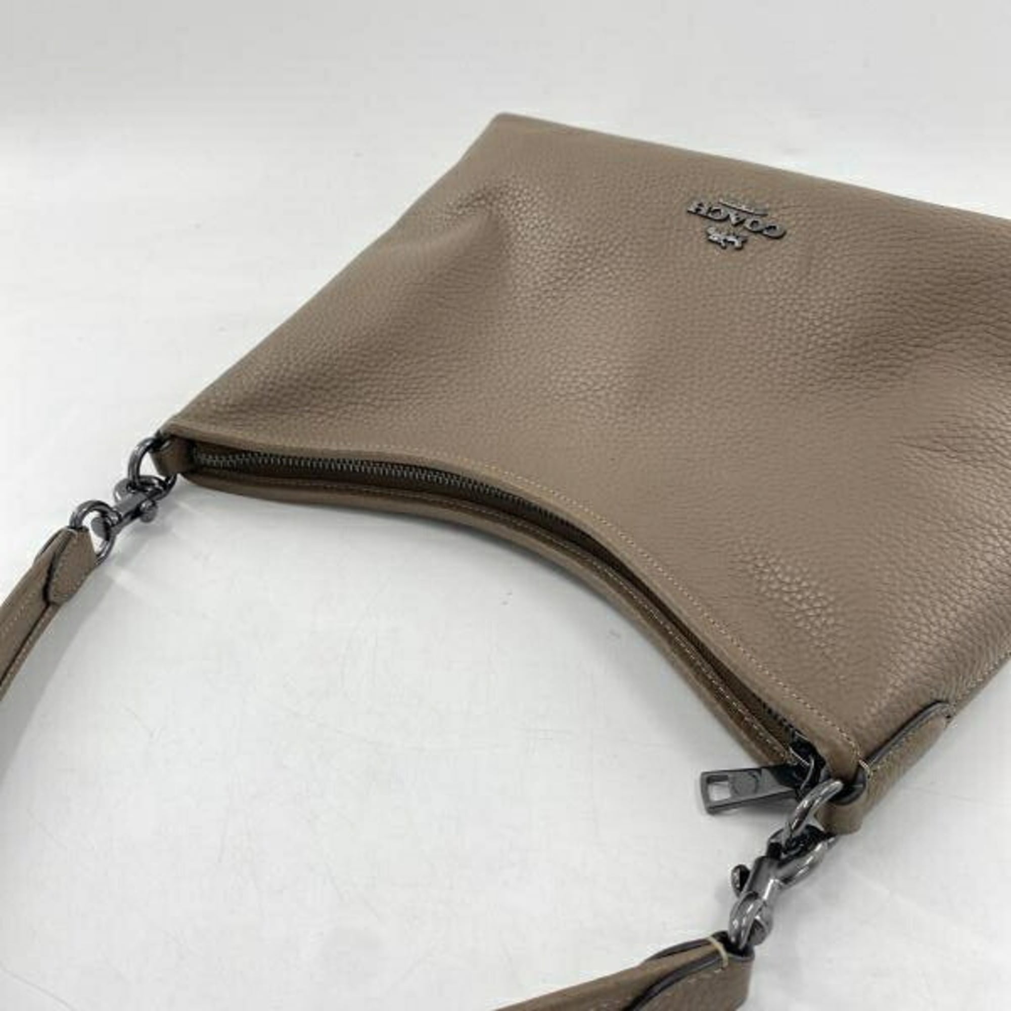 Coach Beige Leather Handbag Shoulder Bag (Pre-Owned)