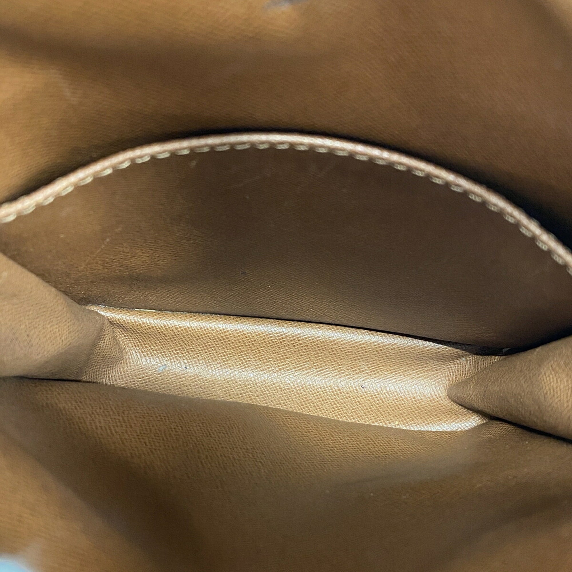 Louis Vuitton Brown Shoulder Bag (Pre-Owned)