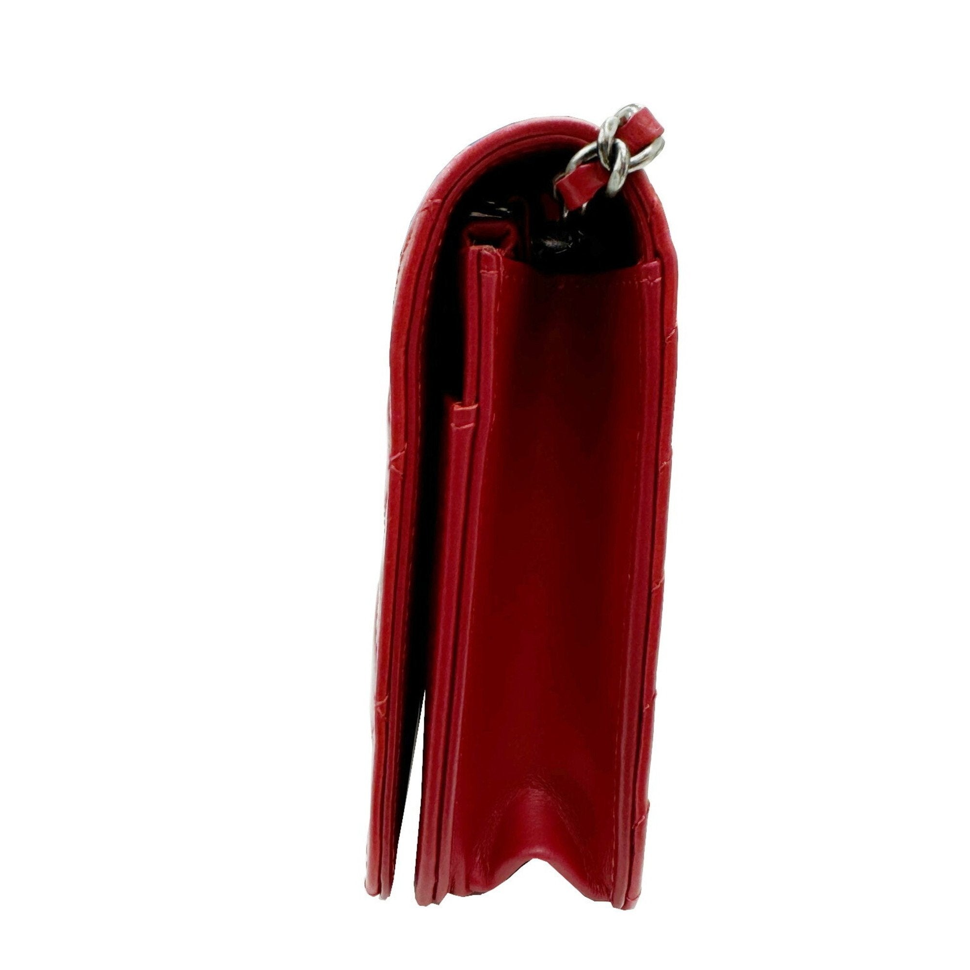 Chanel Red Color Leather Shoulder Bag (Pre-Owned)