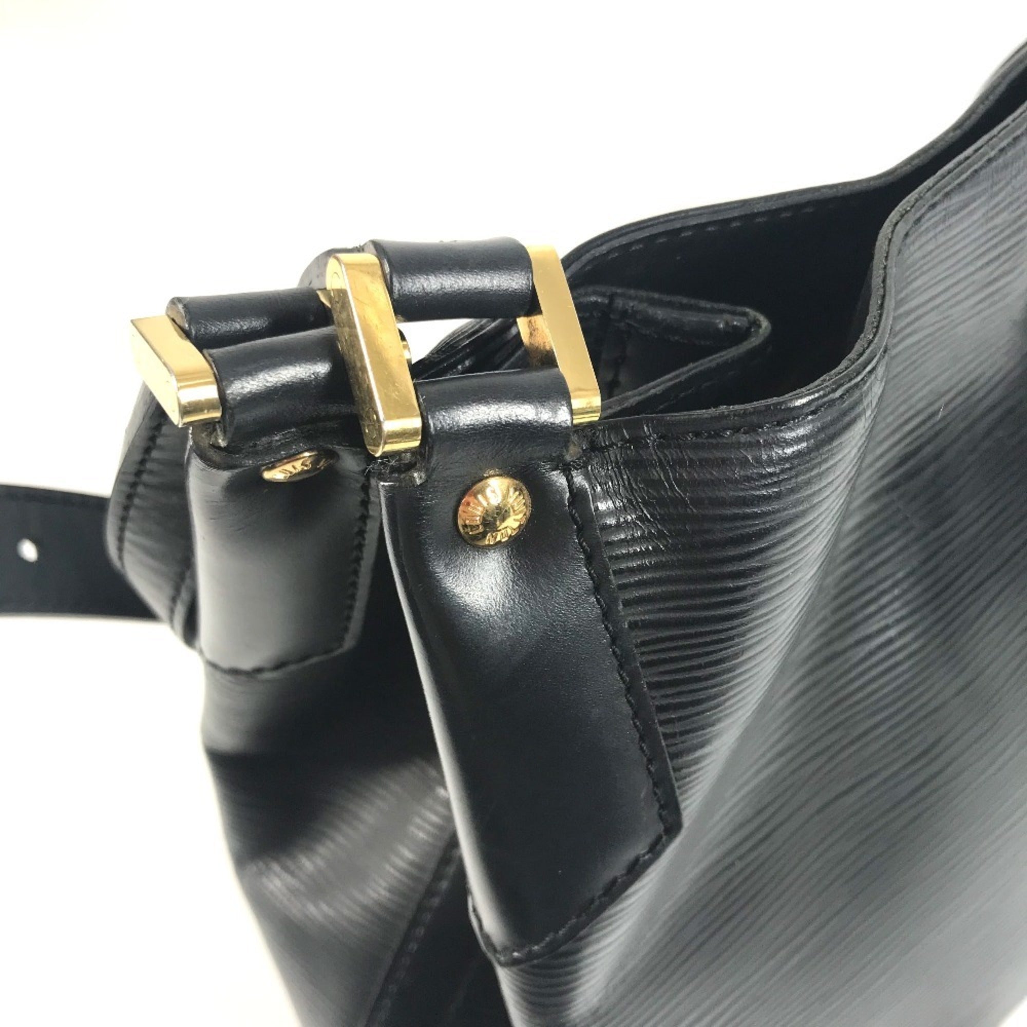 Louis Vuitton Epi Black Noir Epi Leather Shoulder Bag (Pre-Owned)
