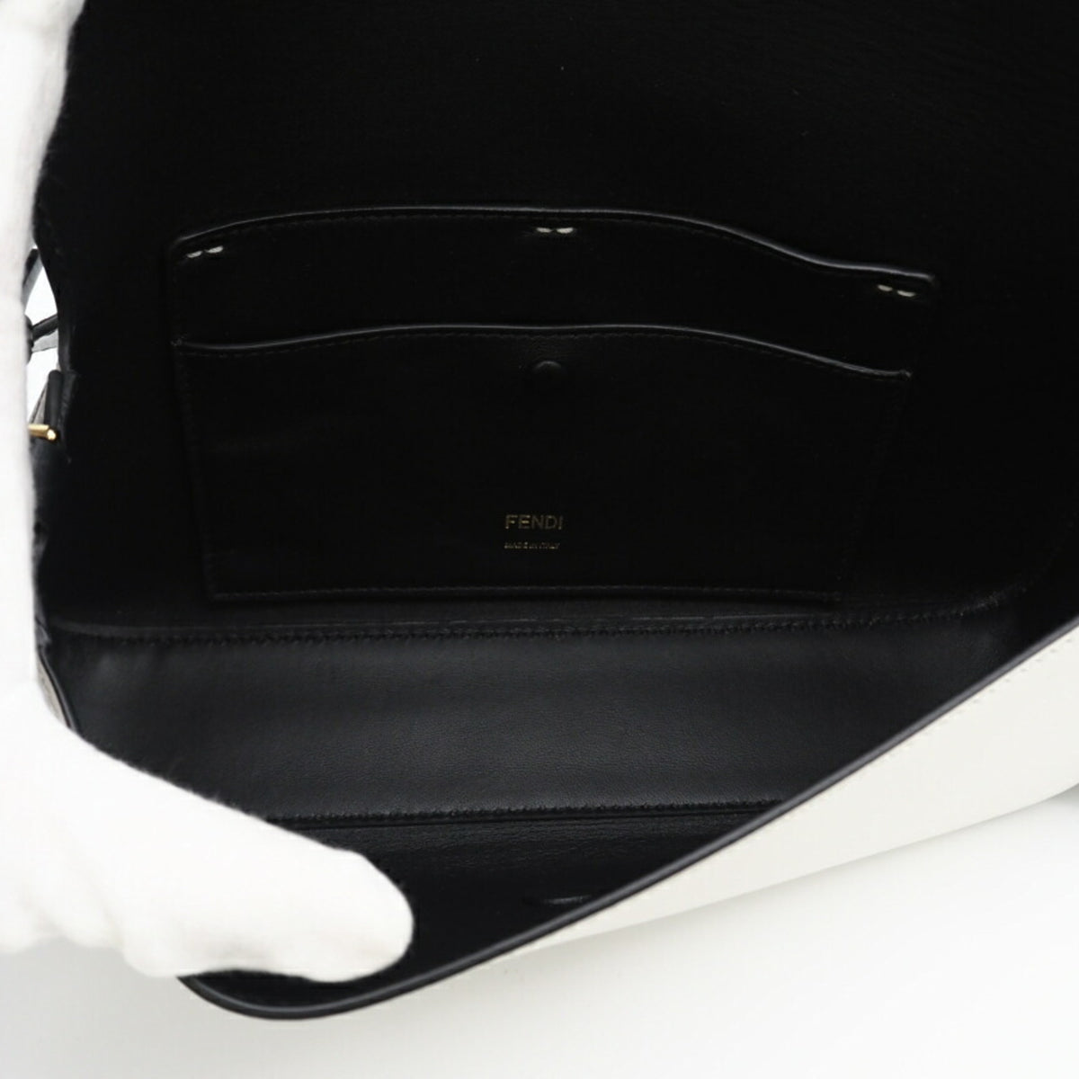 Fendi Black White Leather Shoulder Bag (Pre-Owned)