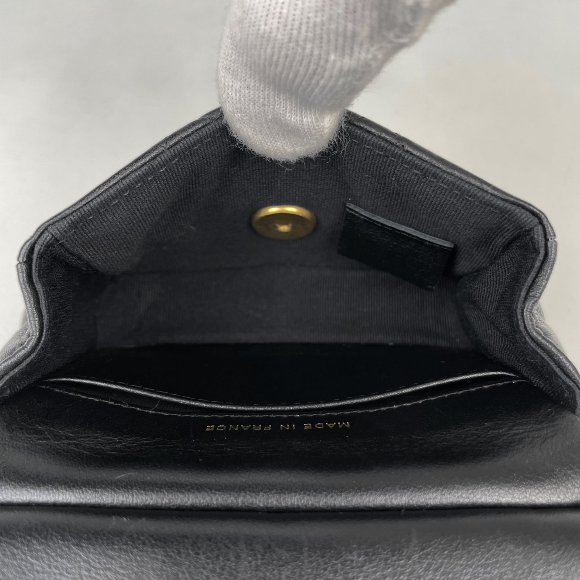 Chanel Black Leather Shoulder Bag (Pre-Owned)