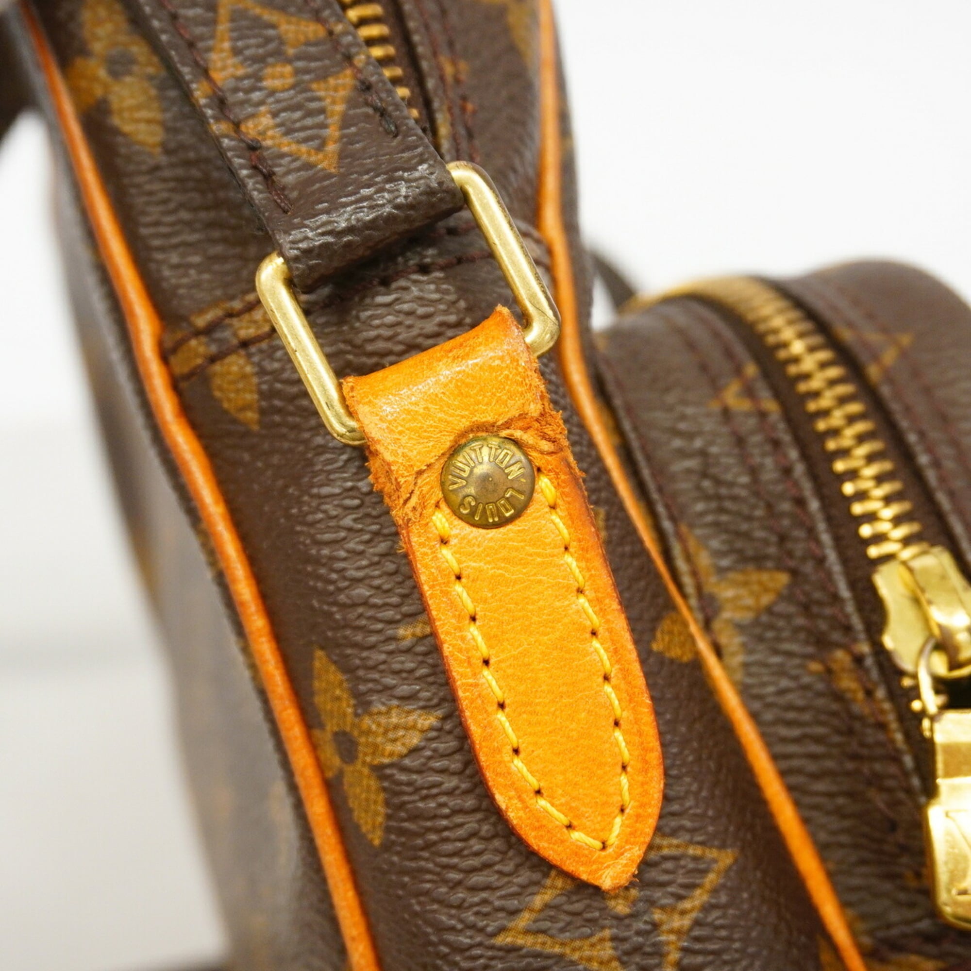 Louis Vuitton Brown Shoulder Bag (Pre-Owned)