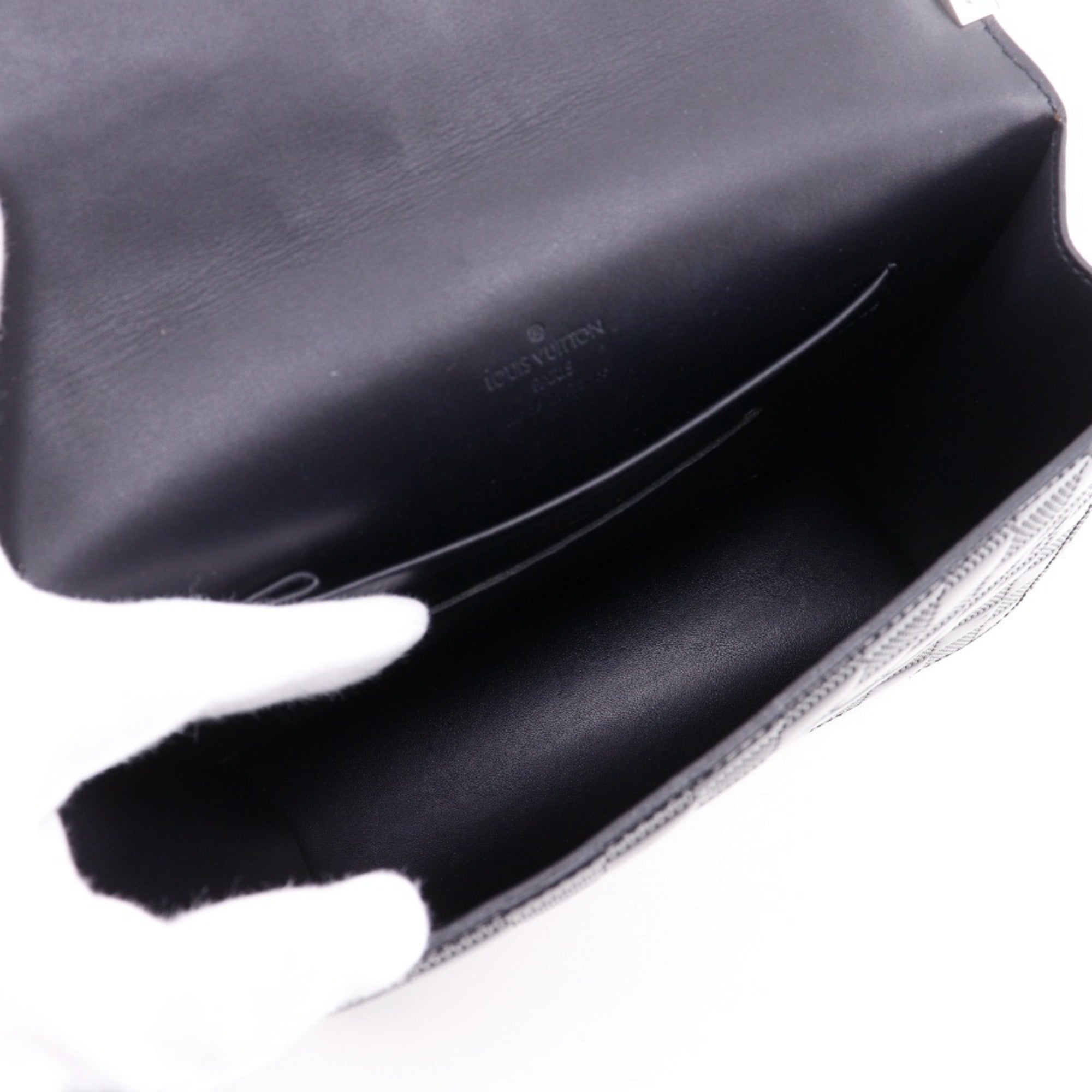 Louis Vuitton Black Noir Vernis Shoulder Bag (Pre-Owned)
