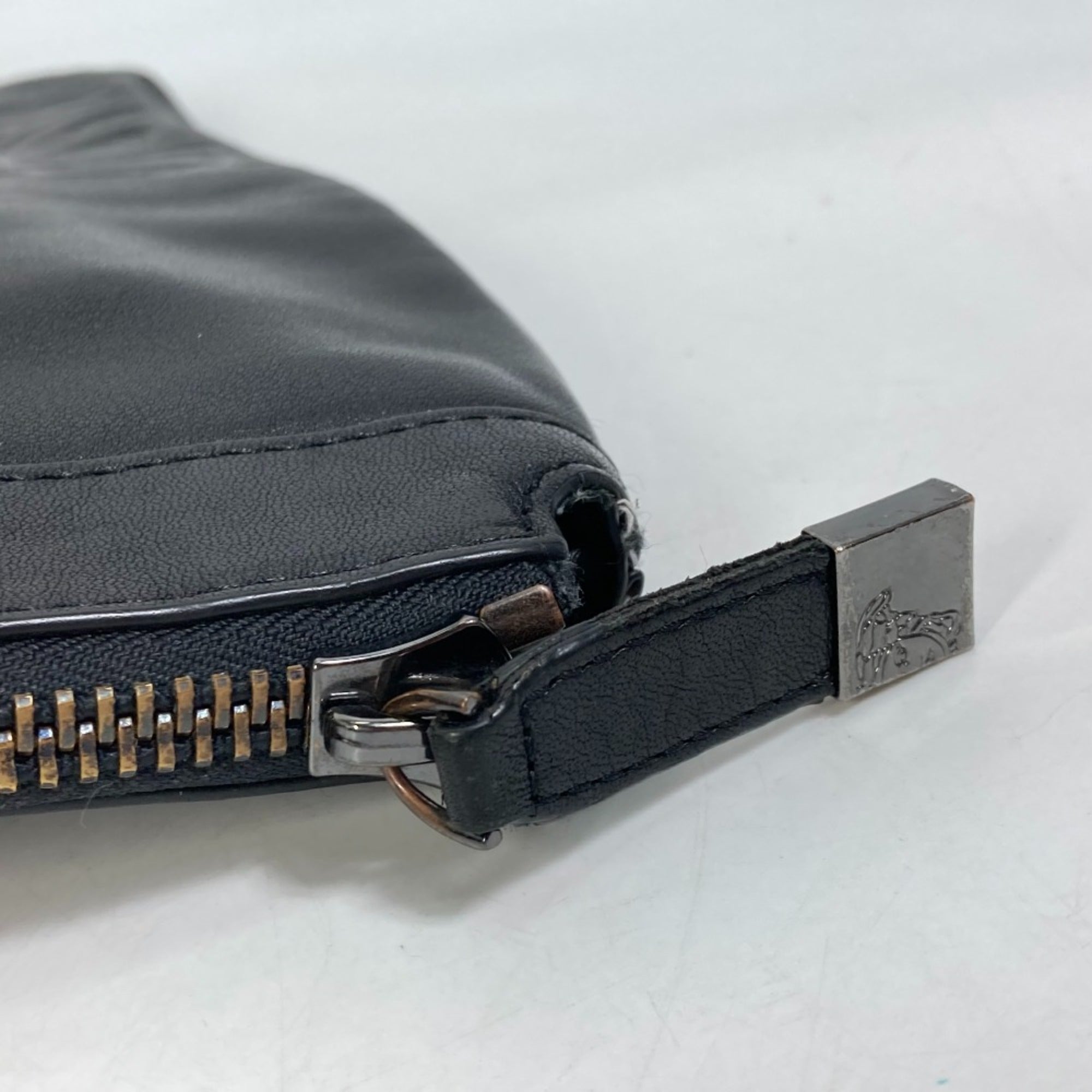 Versace Black Leather Shoulder Bag (Pre-Owned)