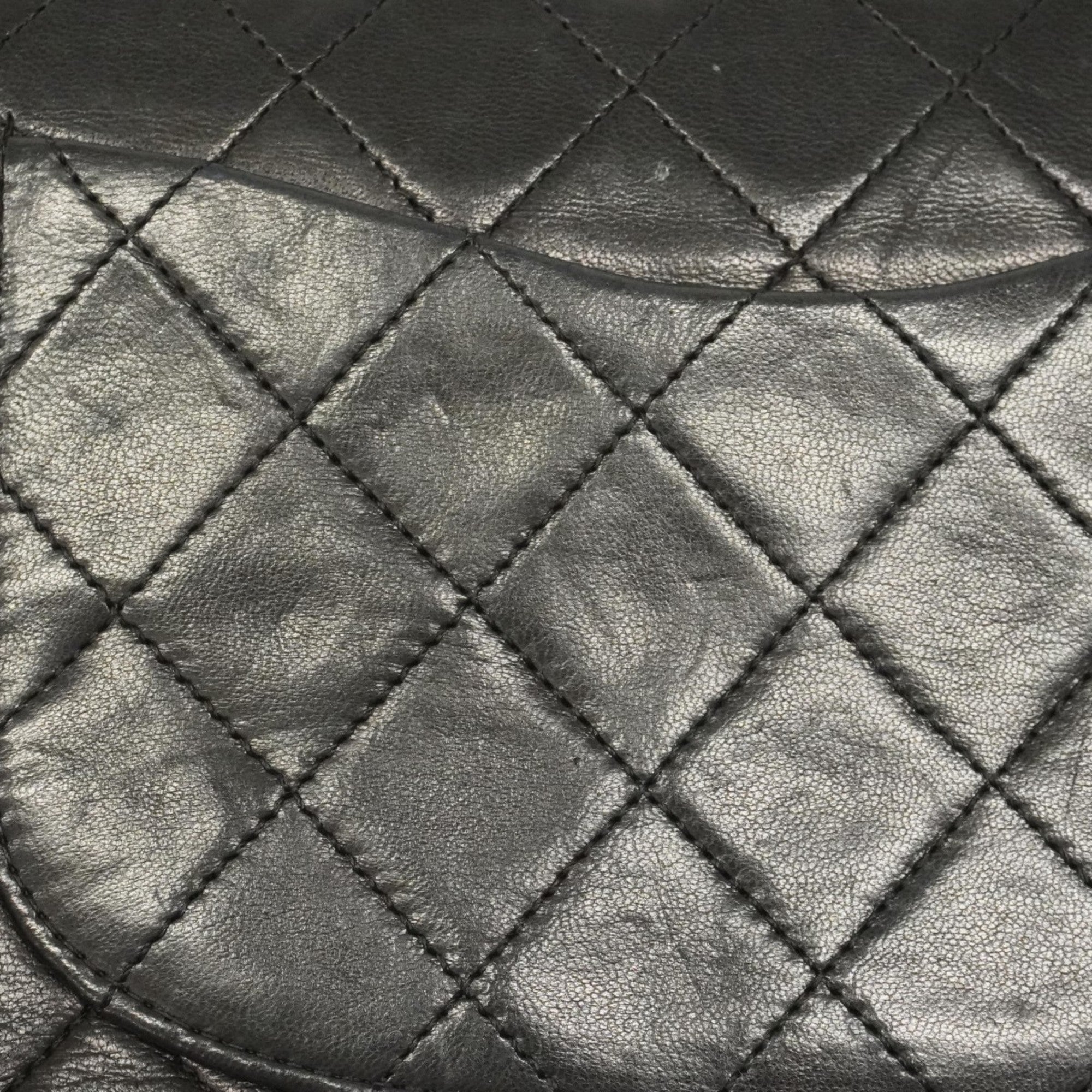 Chanel Black Leather Shoulder Bag (Pre-Owned)