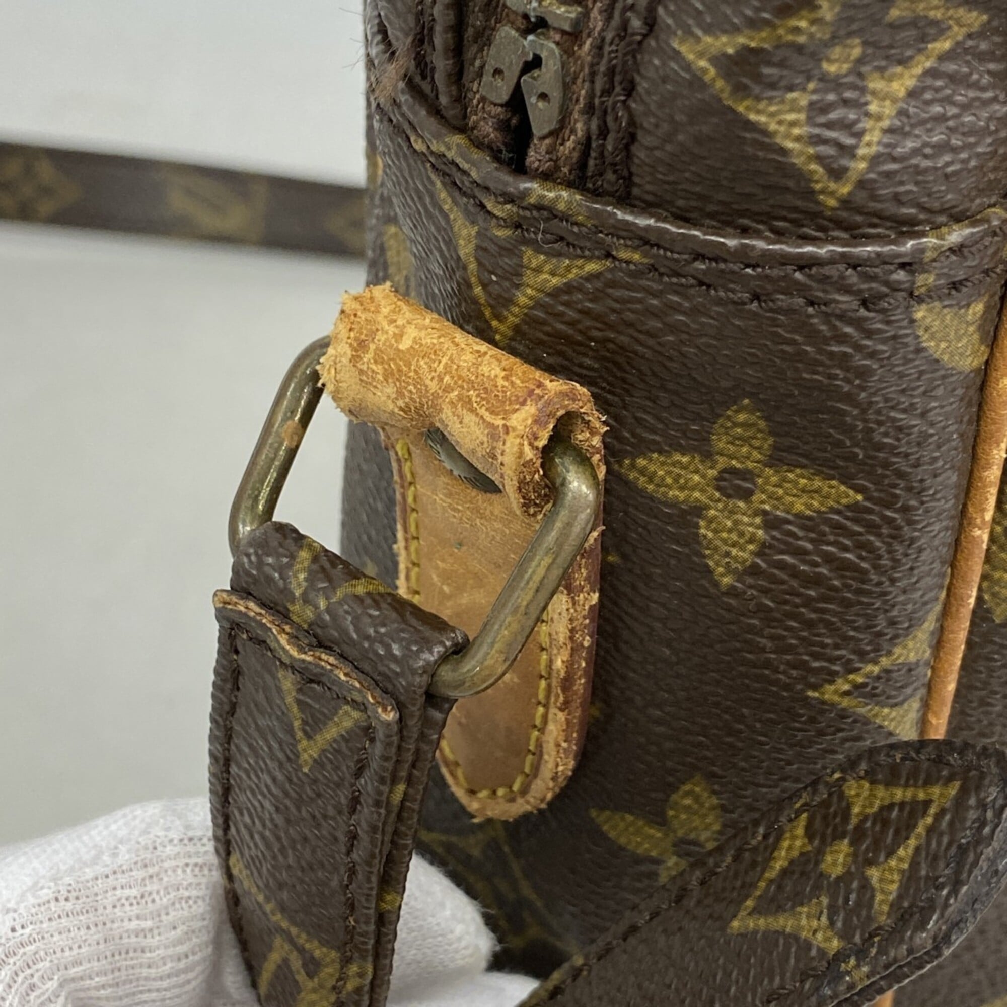 Louis Vuitton Brown Shoulder Bag (Pre-Owned)