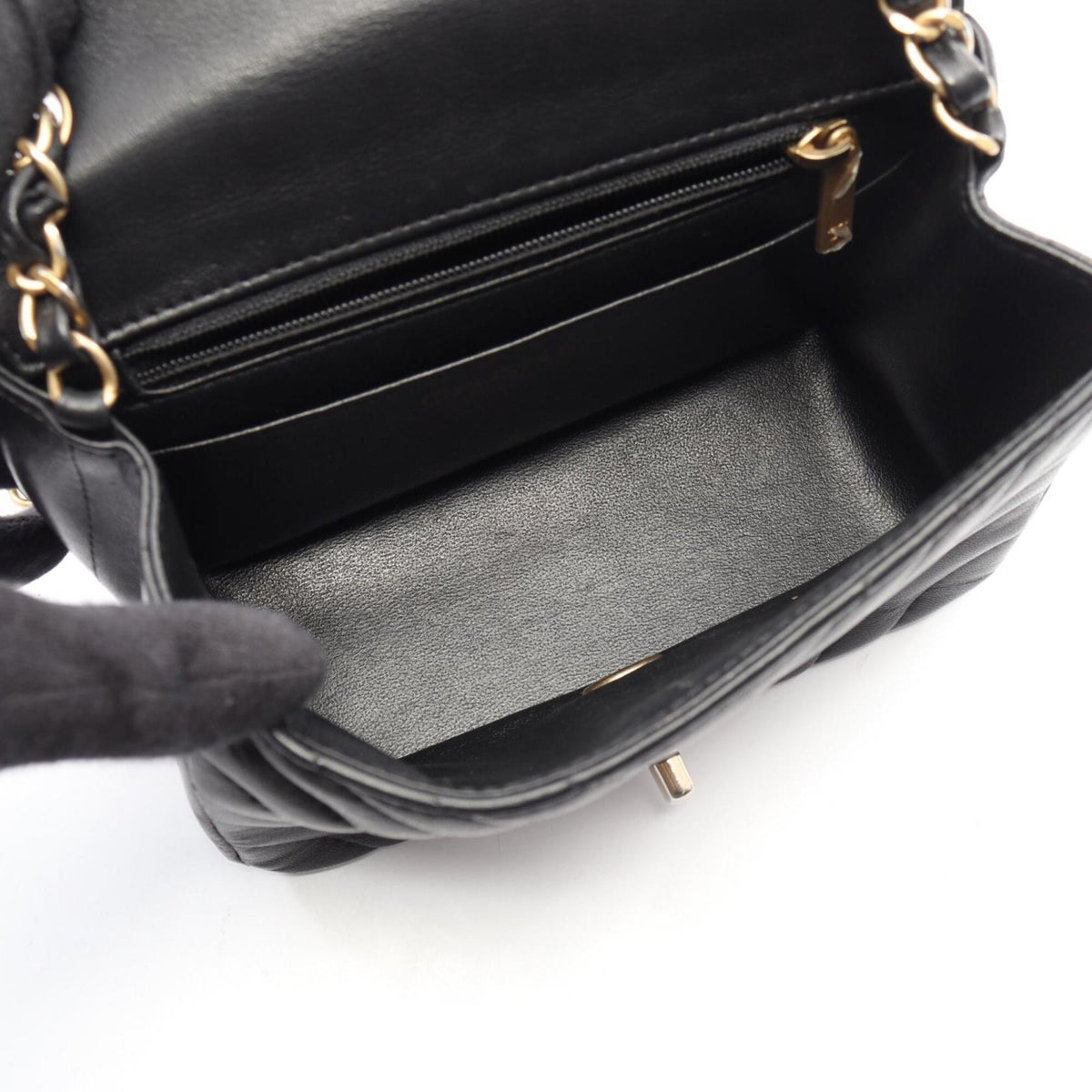 Chanel Black Leather Handbag Shoulder Bag (Pre-Owned)