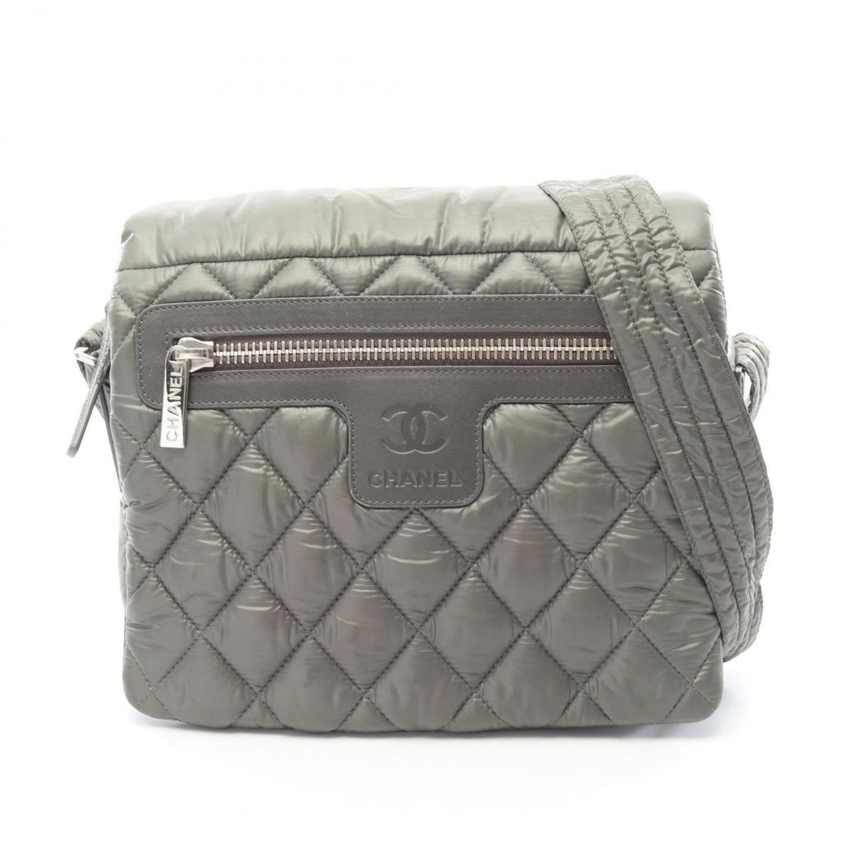 Chanel Green Nylon Leather Handbag Shoulder Bag (Pre-Owned)