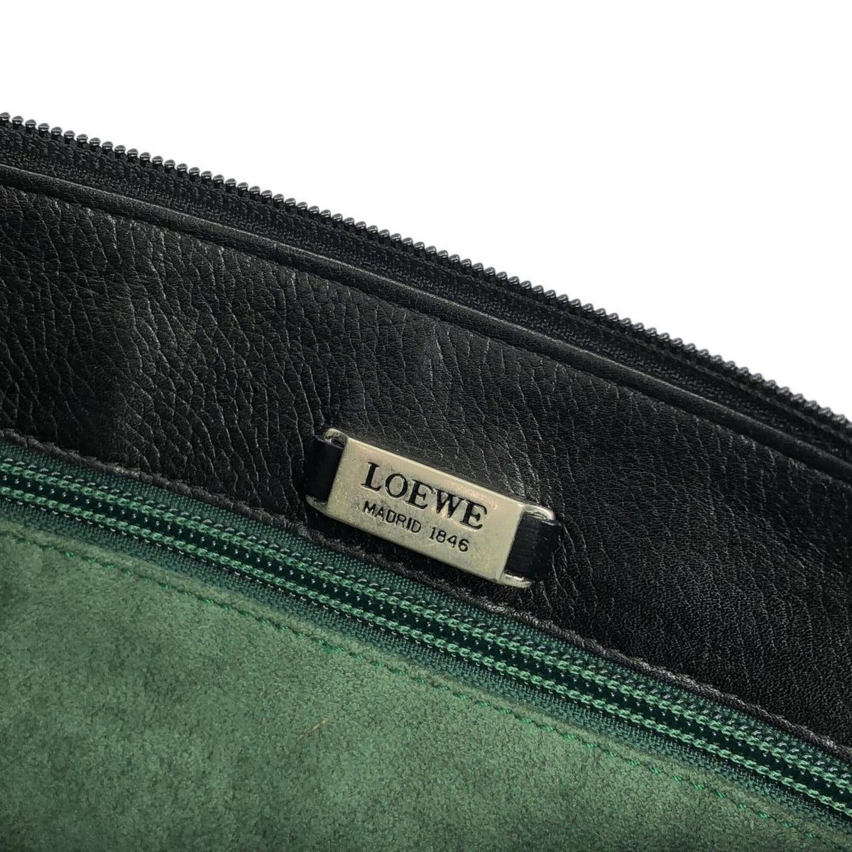 Loewe Black Leather Shoulder Bag (Pre-Owned)