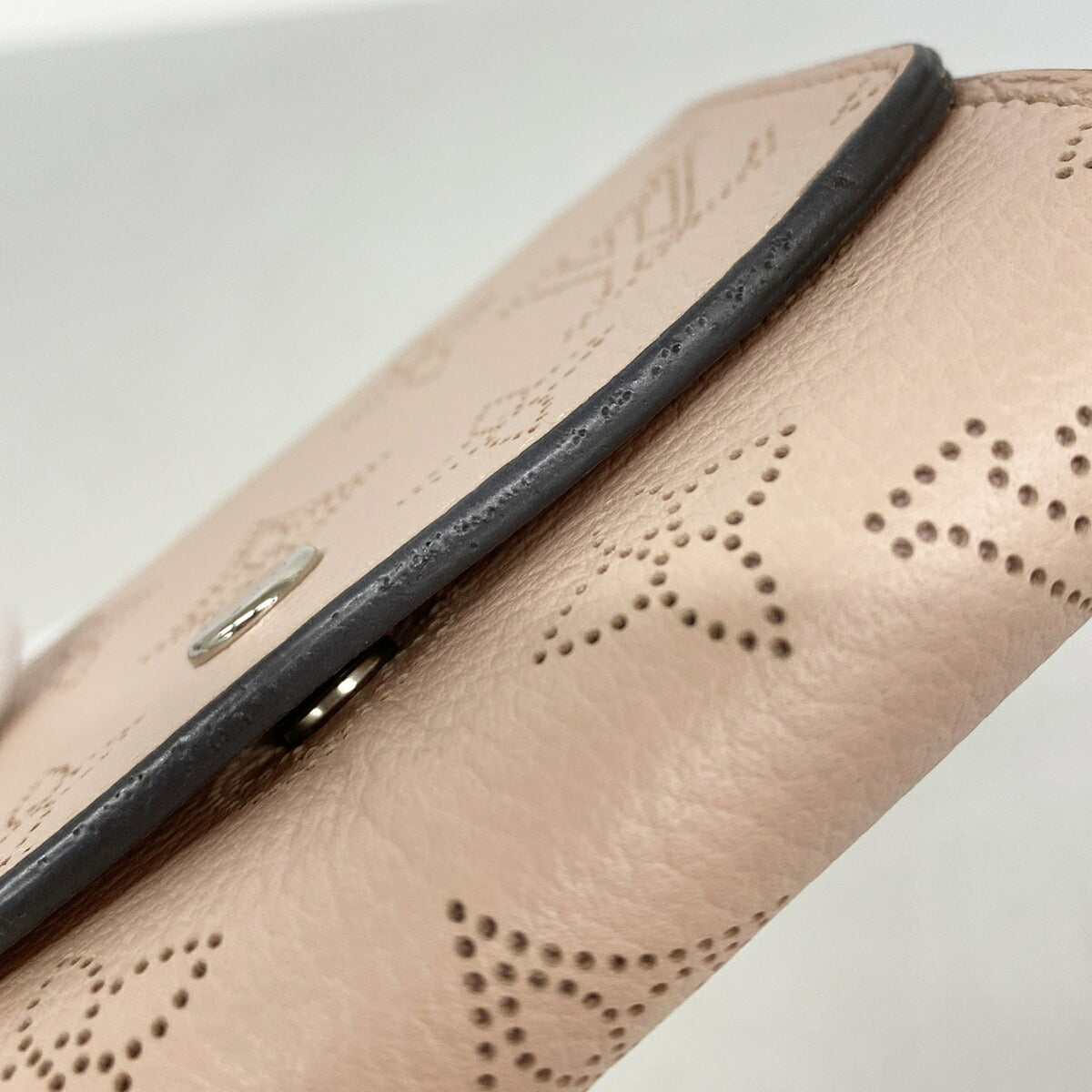 Louis Vuitton Magnolia Wallet (Bi-Fold) (Pre-Owned)