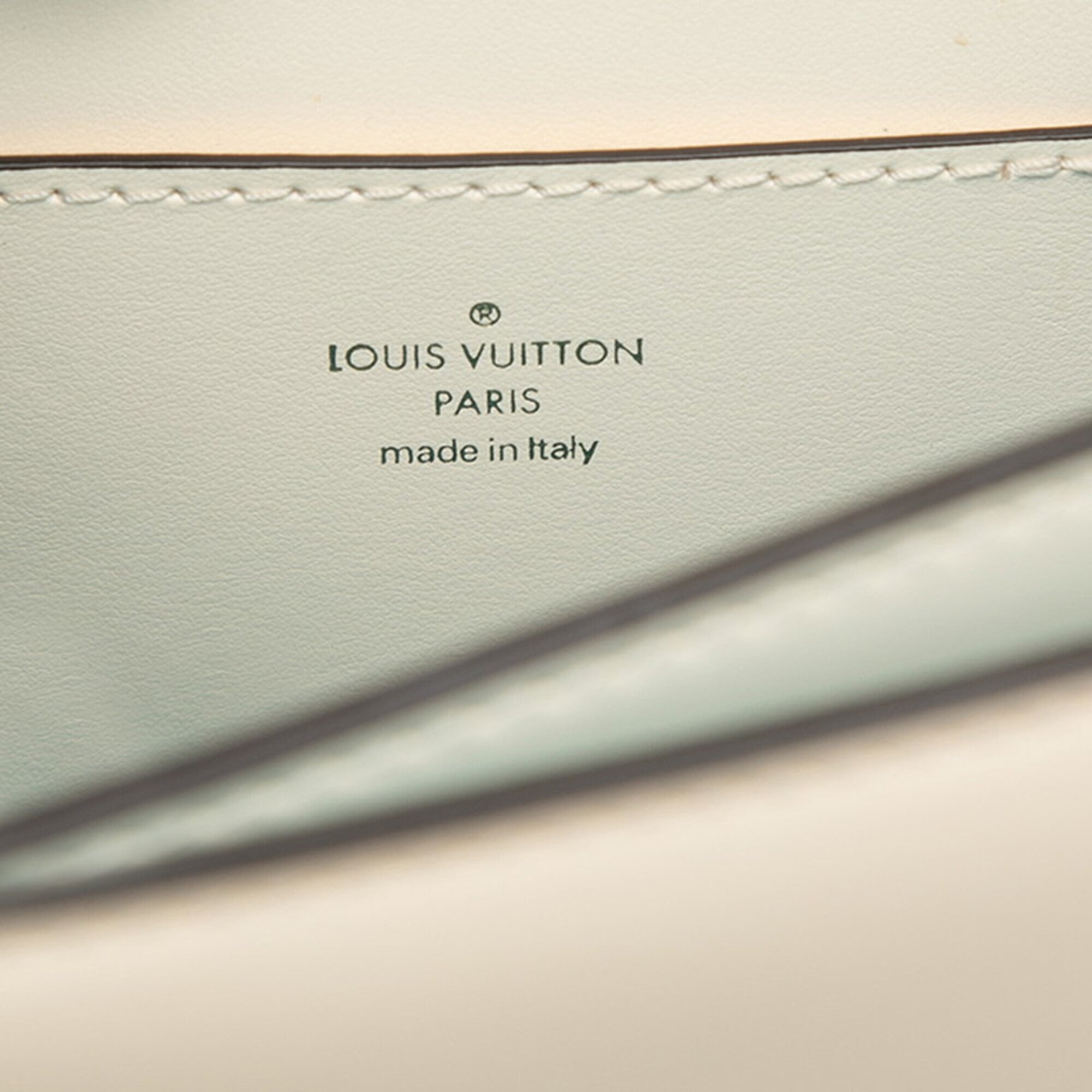 Louis Vuitton White Leather Shoulder Bag (Pre-Owned)