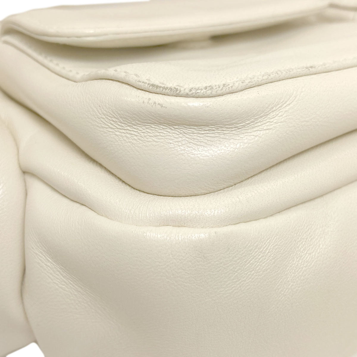 Miu Miu White Leather Handbag (Pre-Owned)
