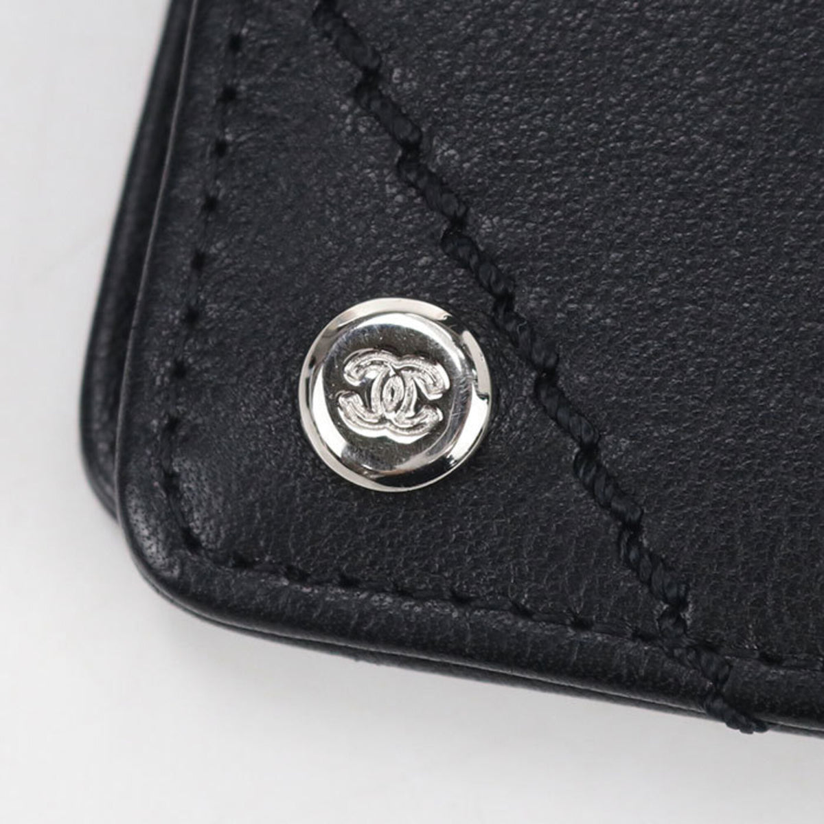 Chanel Black Leather Long Wallet (Bi-Fold) (Pre-Owned)