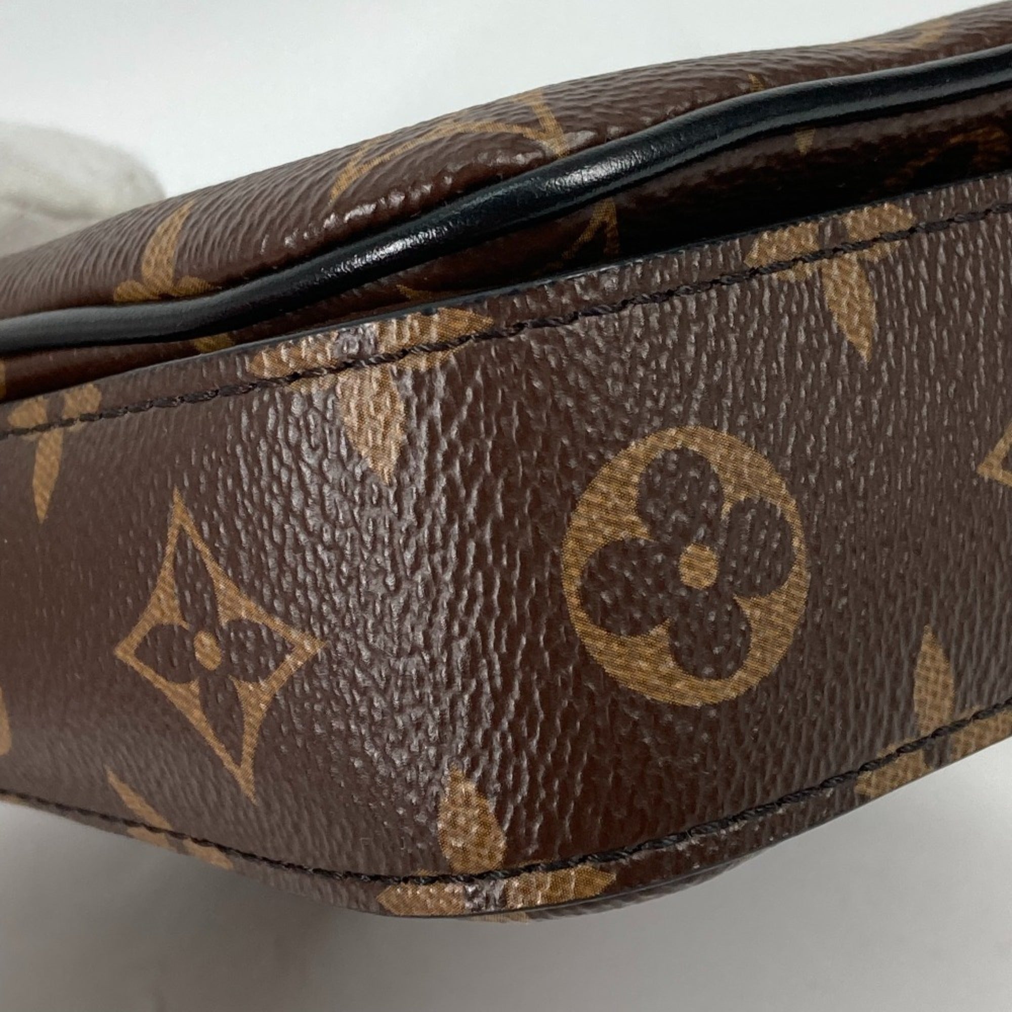 Louis Vuitton Brown Monogram Pochette Shoulder Bag (Pre-Owned)