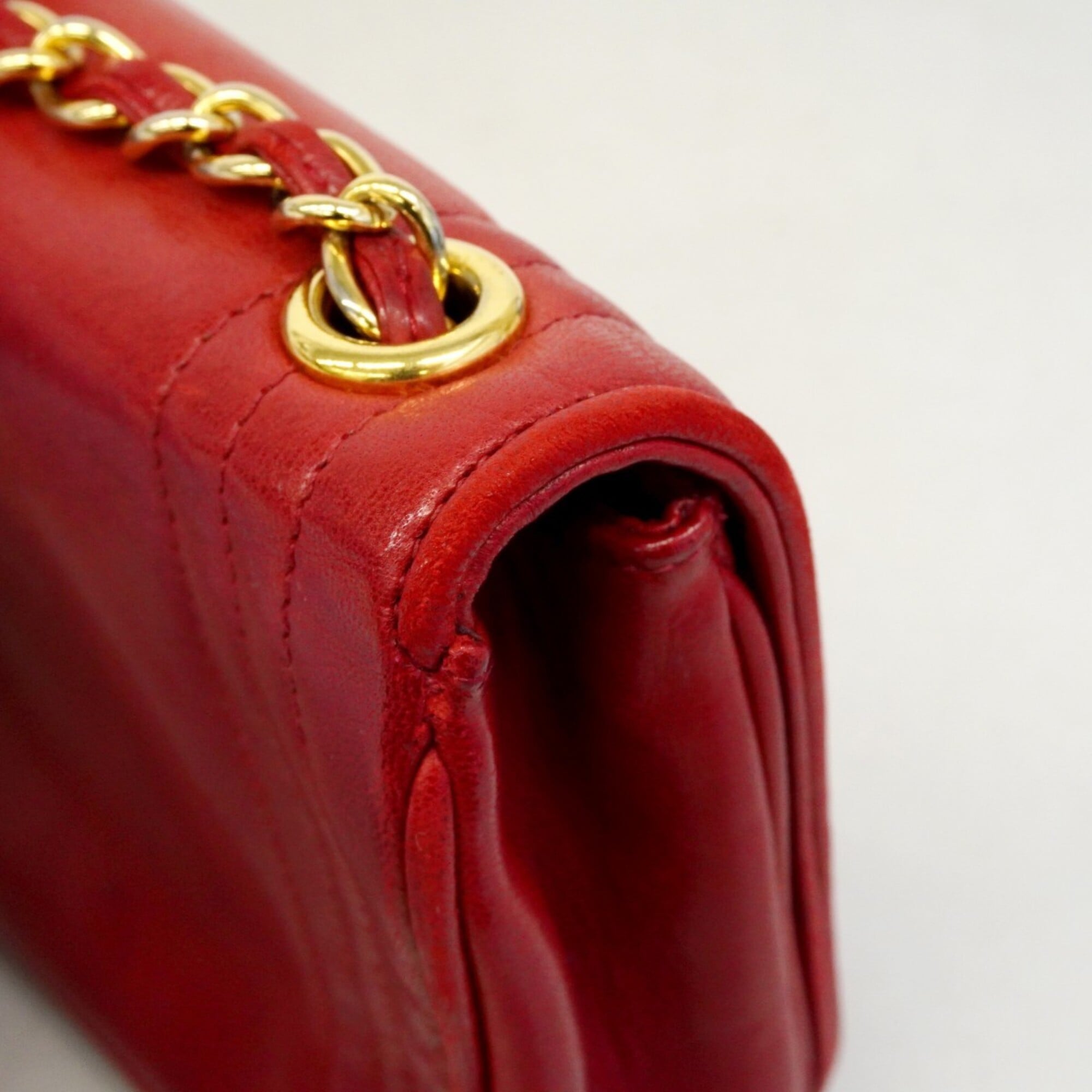 Chanel Red Color Leather Shoulder Bag (Pre-Owned)