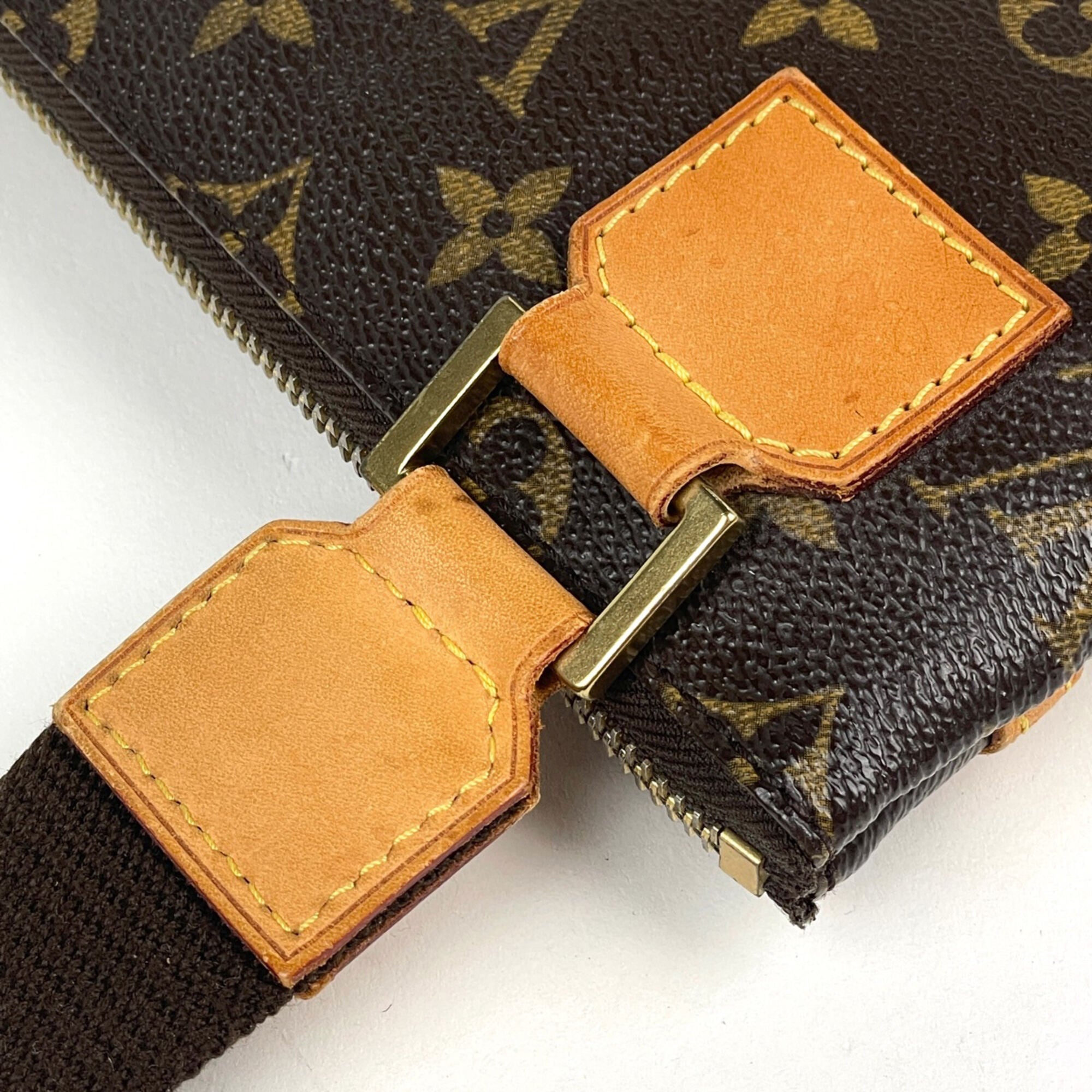 Louis Vuitton Brown Monogram Pochette Shoulder Bag (Pre-Owned)