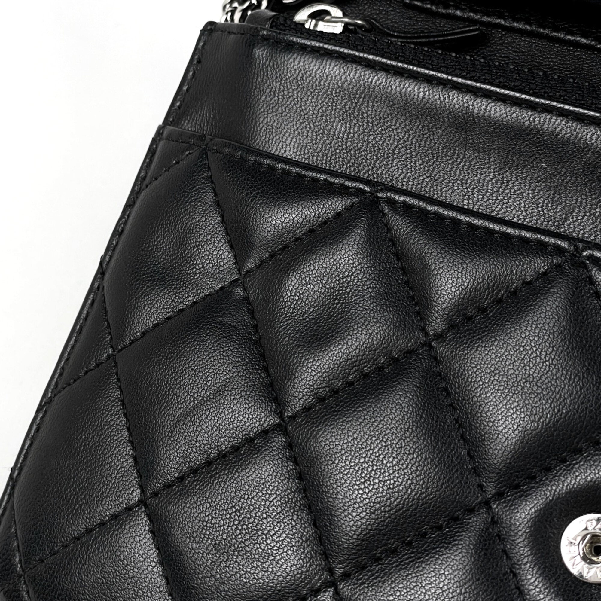 Chanel Black Leather Shoulder Bag (Pre-Owned)