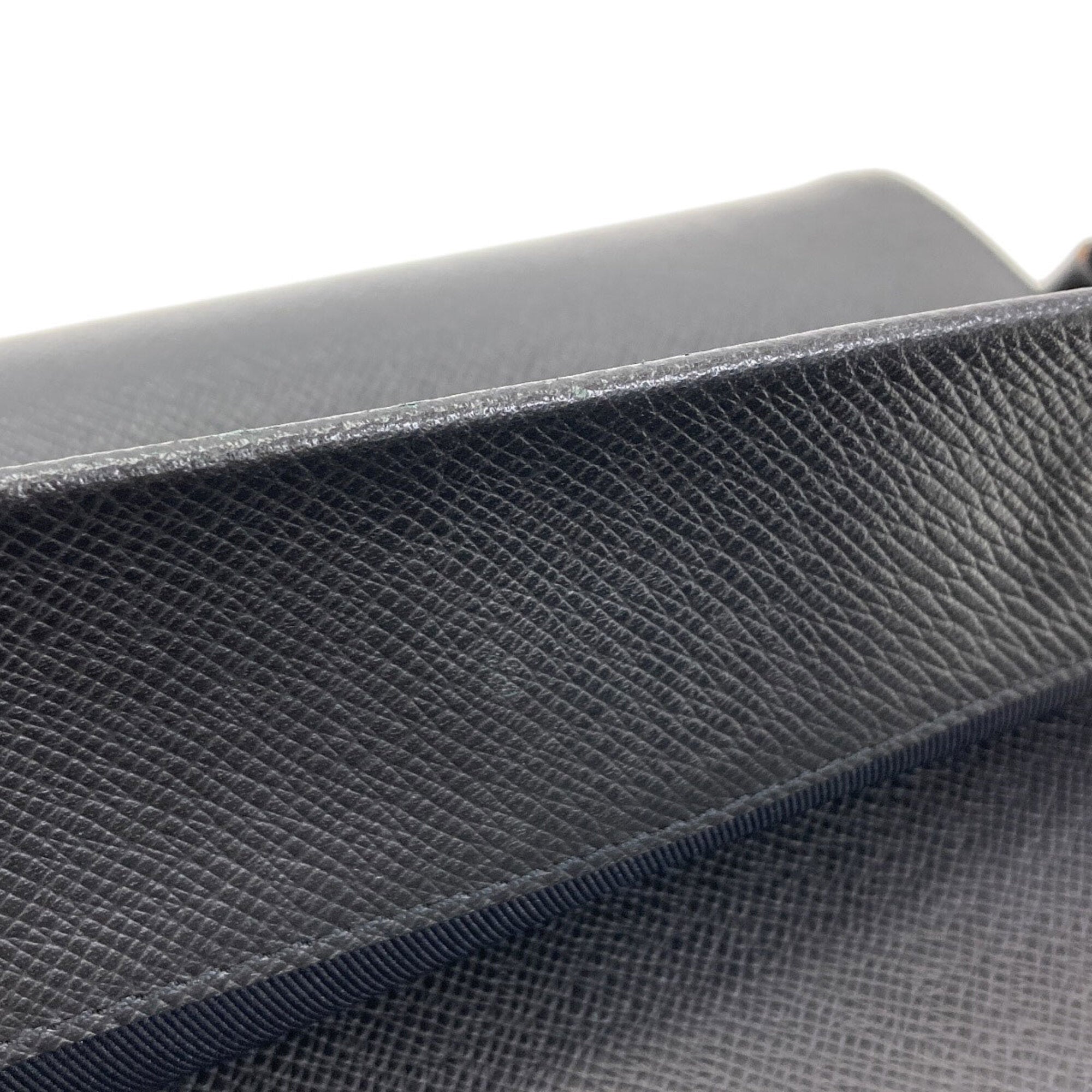 Louis Vuitton Taiga Black Taiga Leather Shoulder Bag (Pre-Owned)
